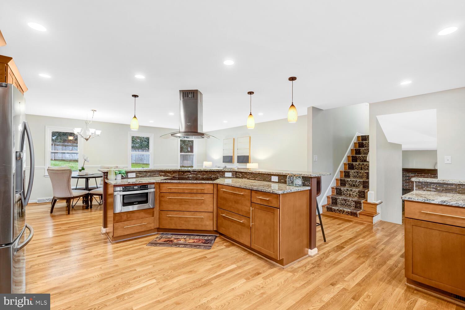 MANOR LAKE - Residential