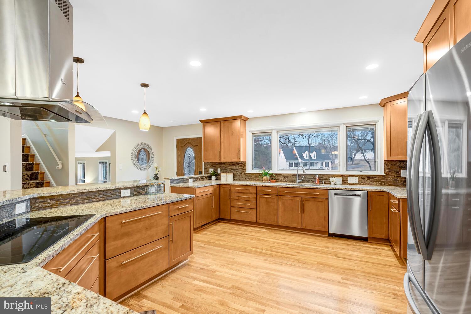 MANOR LAKE - Residential