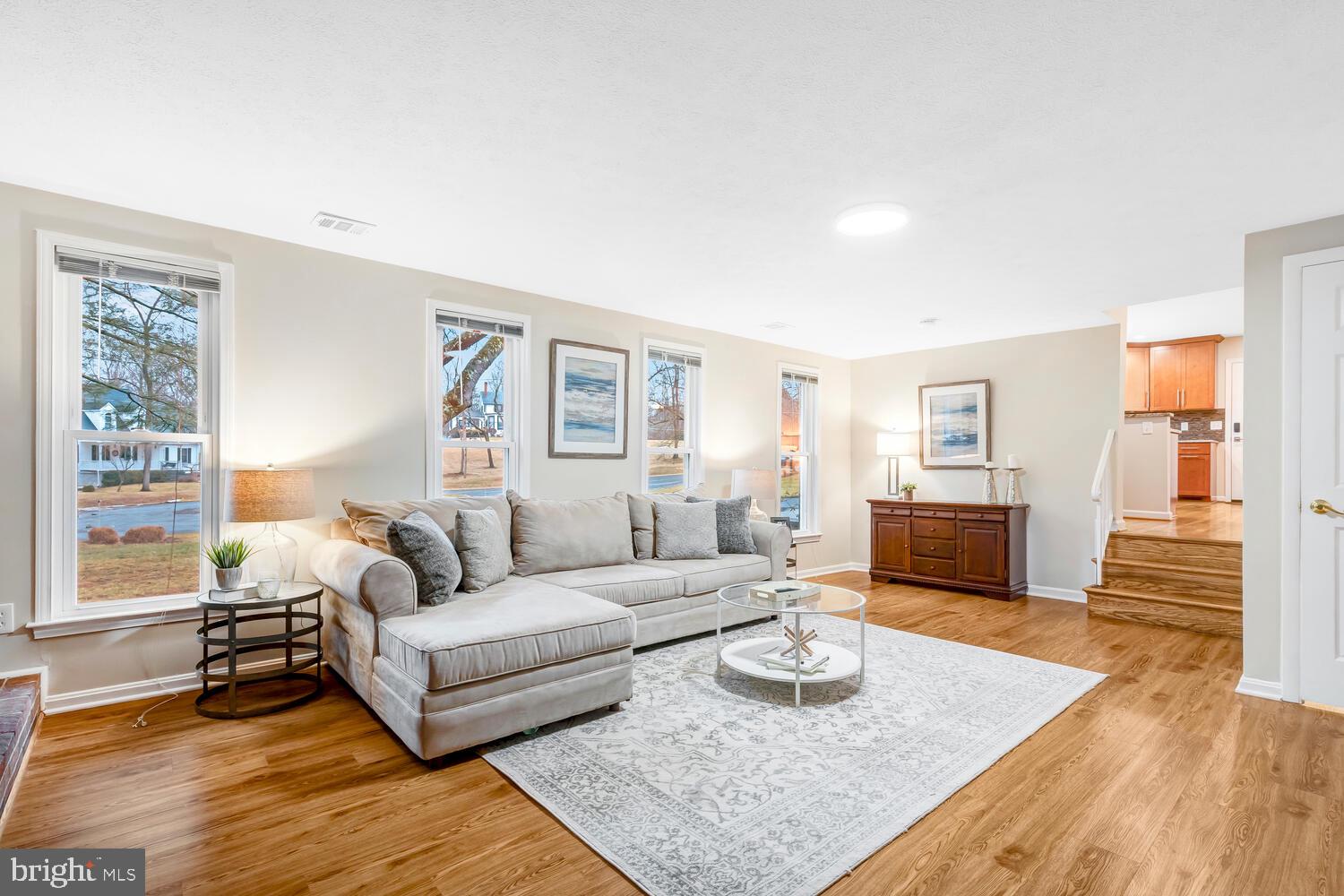 MANOR LAKE - Residential