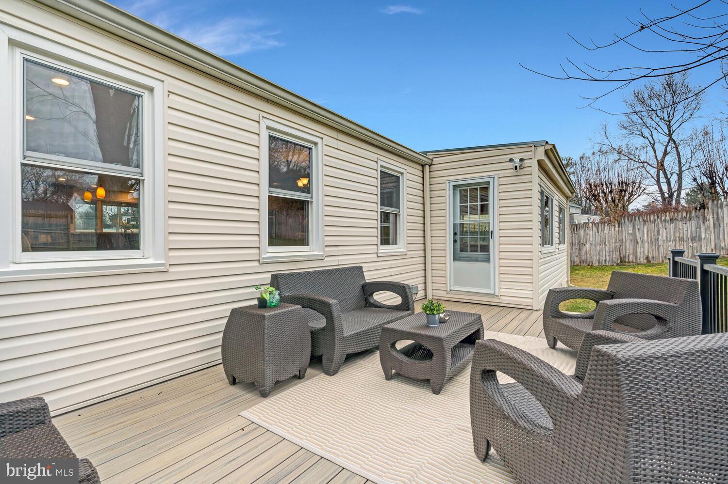 MANOR LAKE - Residential