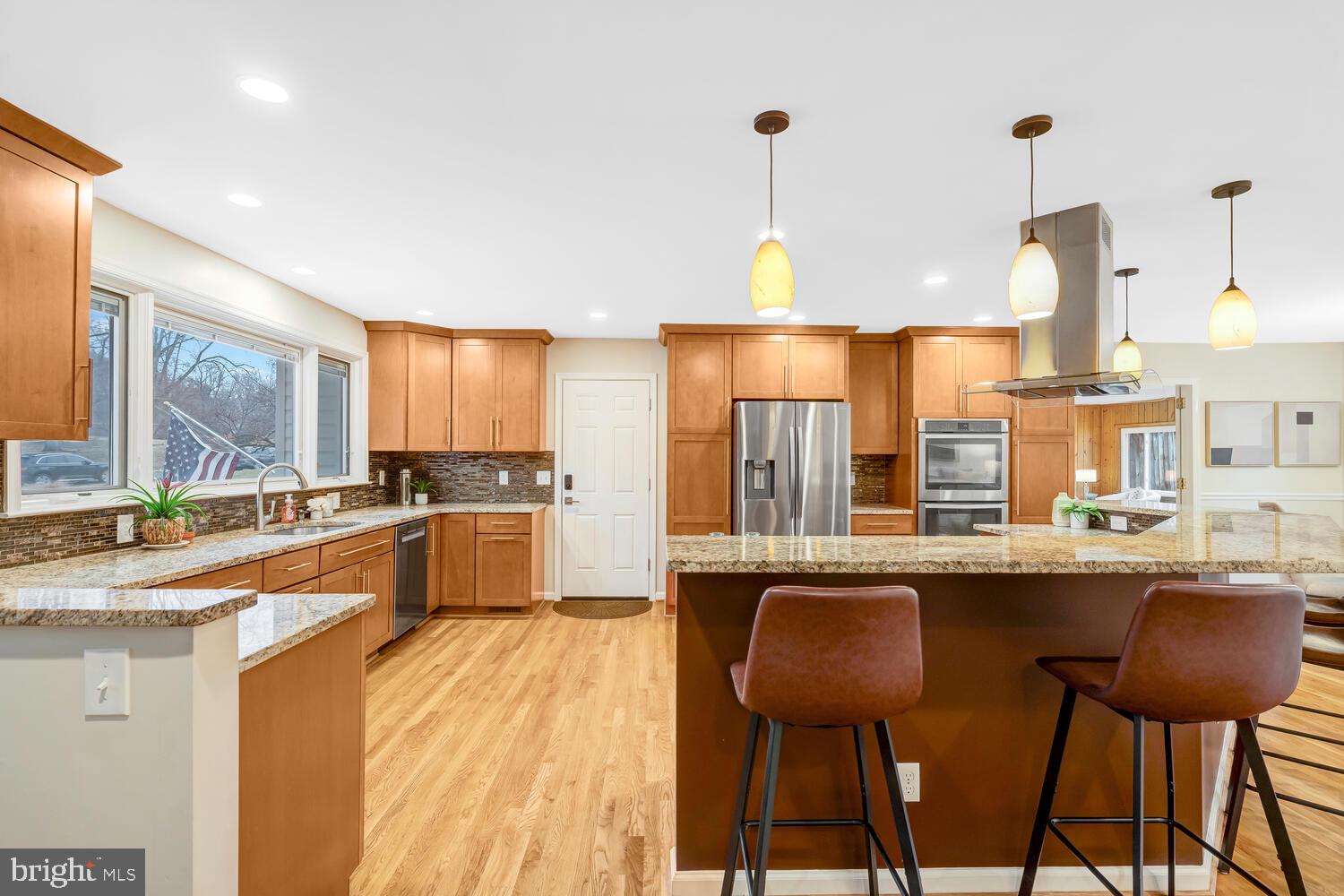 MANOR LAKE - Residential