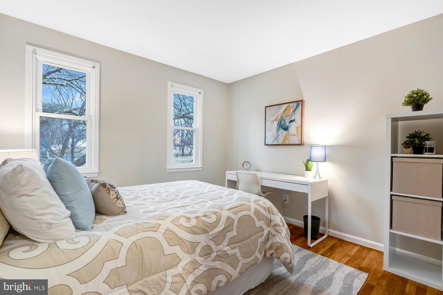 MANOR LAKE - Residential