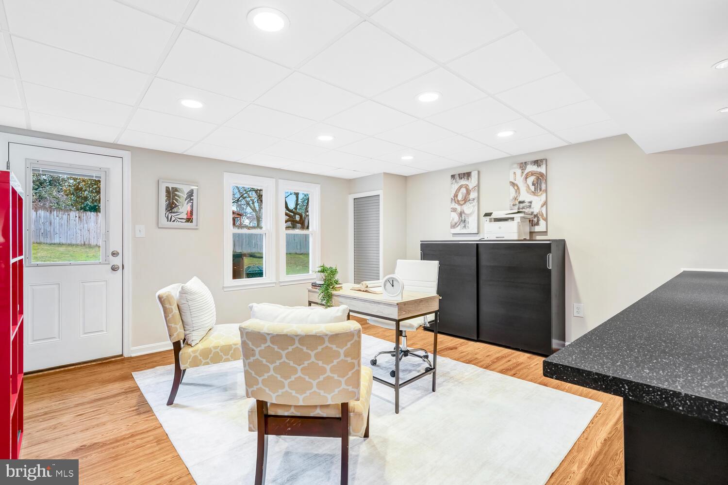 MANOR LAKE - Residential