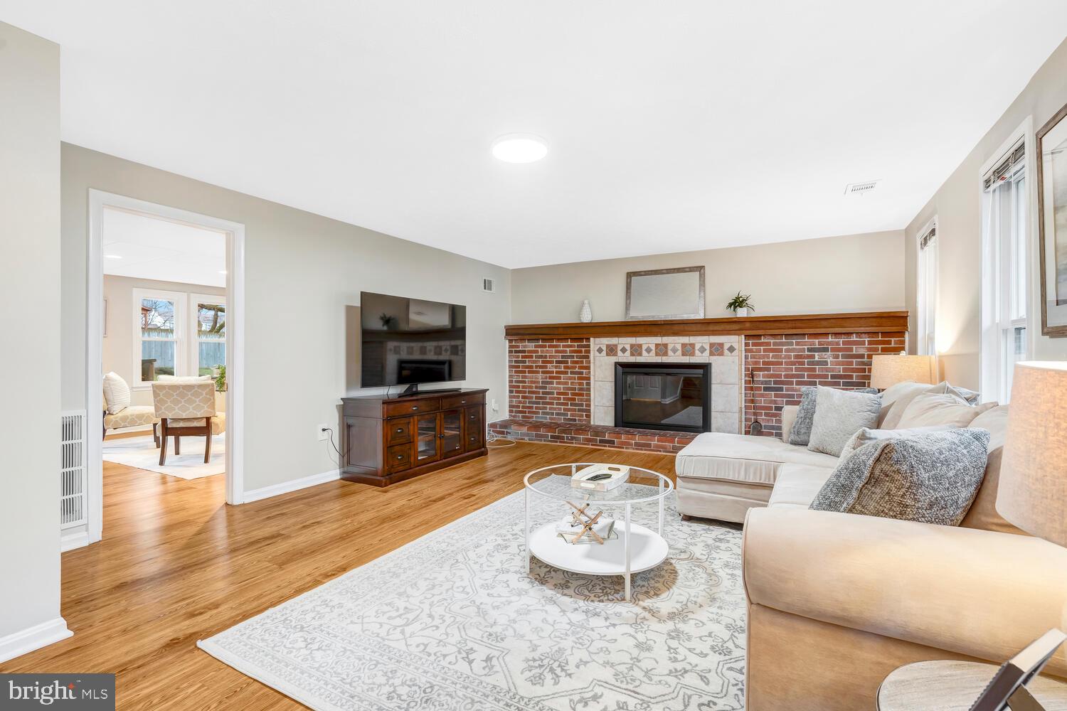 MANOR LAKE - Residential