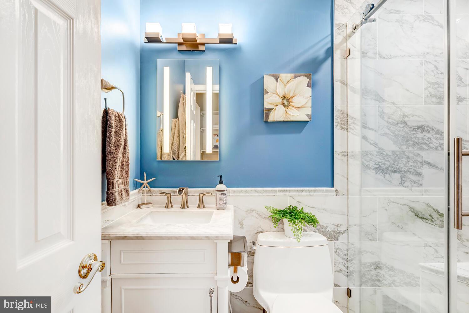 MANOR LAKE - Residential