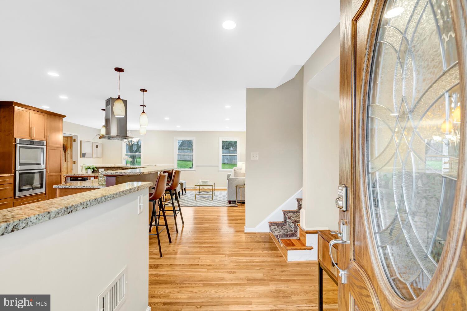 MANOR LAKE - Residential