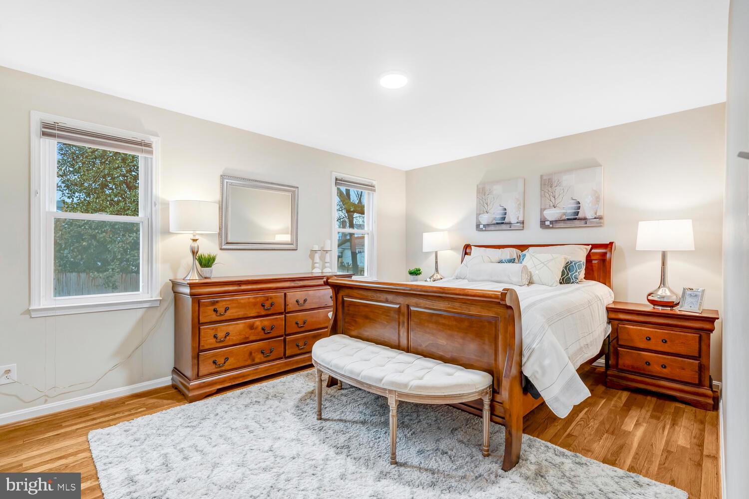 MANOR LAKE - Residential