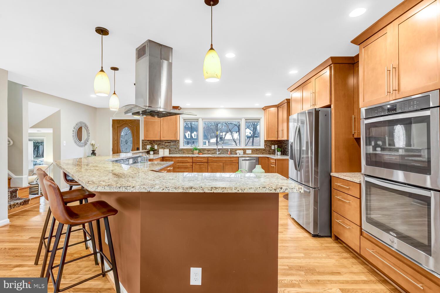 MANOR LAKE - Residential