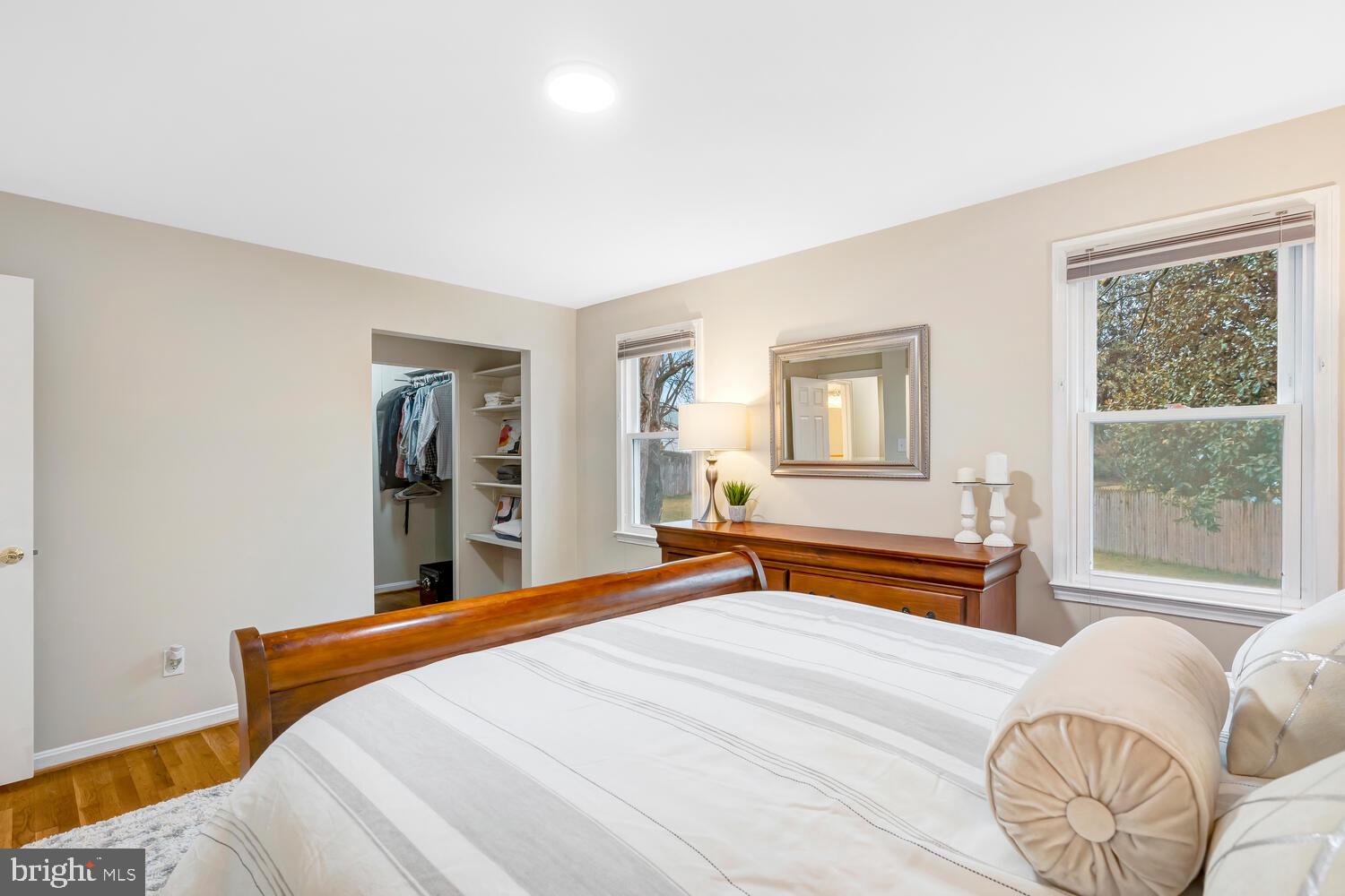 MANOR LAKE - Residential