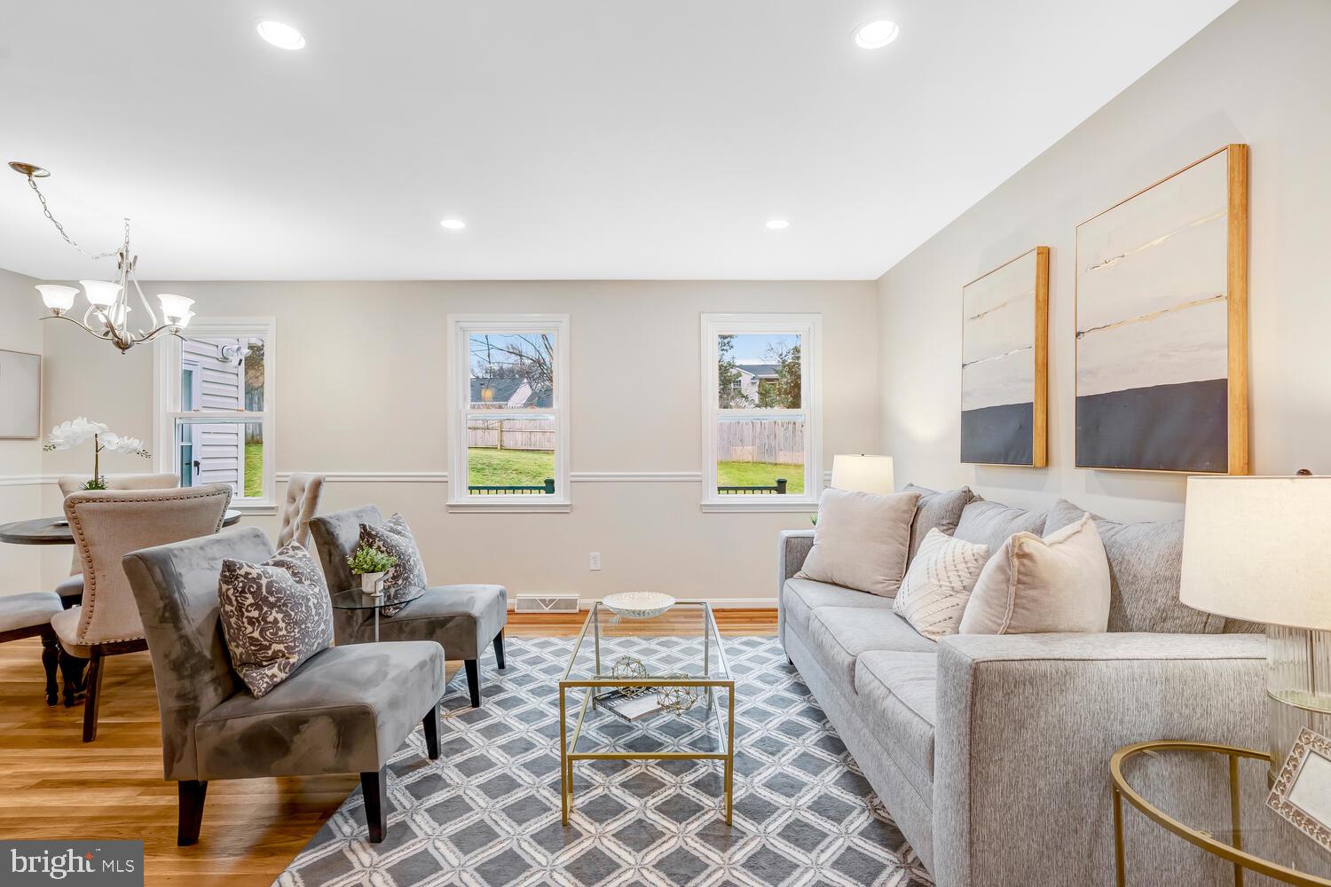 MANOR LAKE - Residential