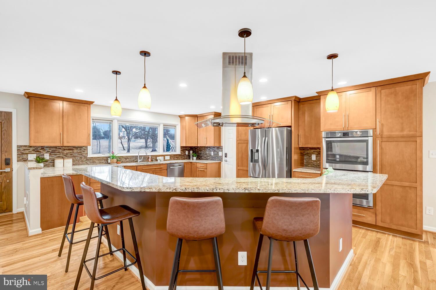 MANOR LAKE - Residential