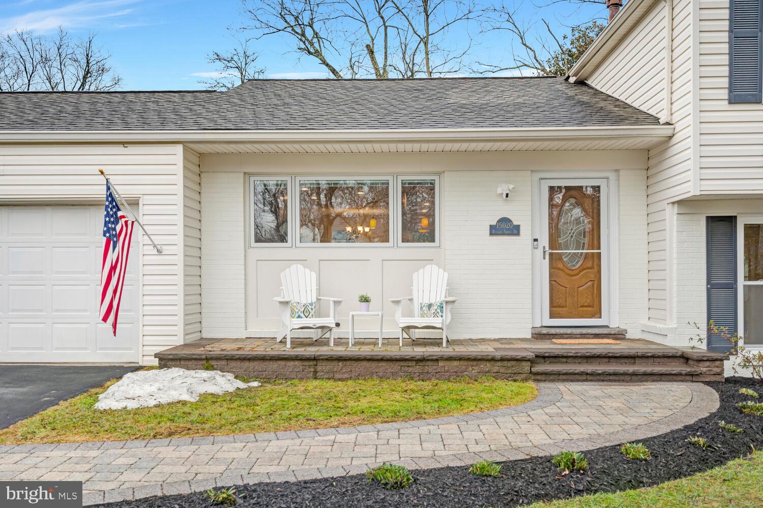 MANOR LAKE - Residential