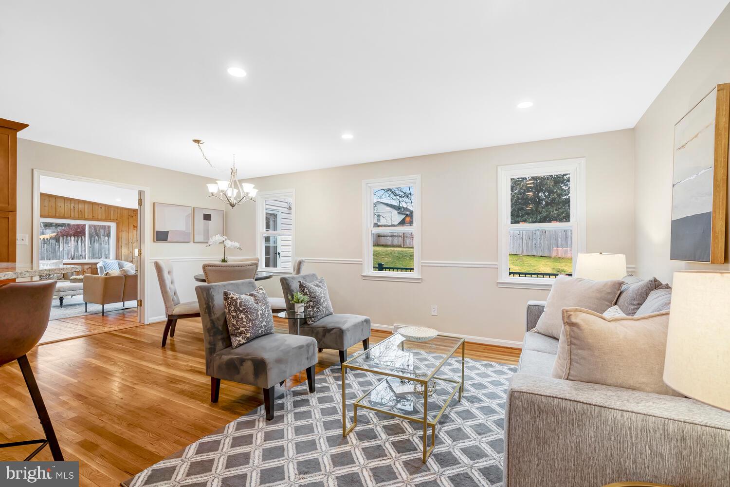 MANOR LAKE - Residential