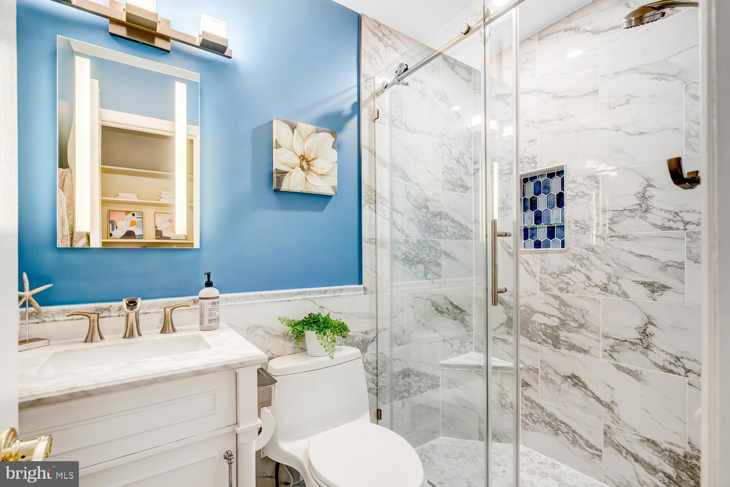 MANOR LAKE - Residential