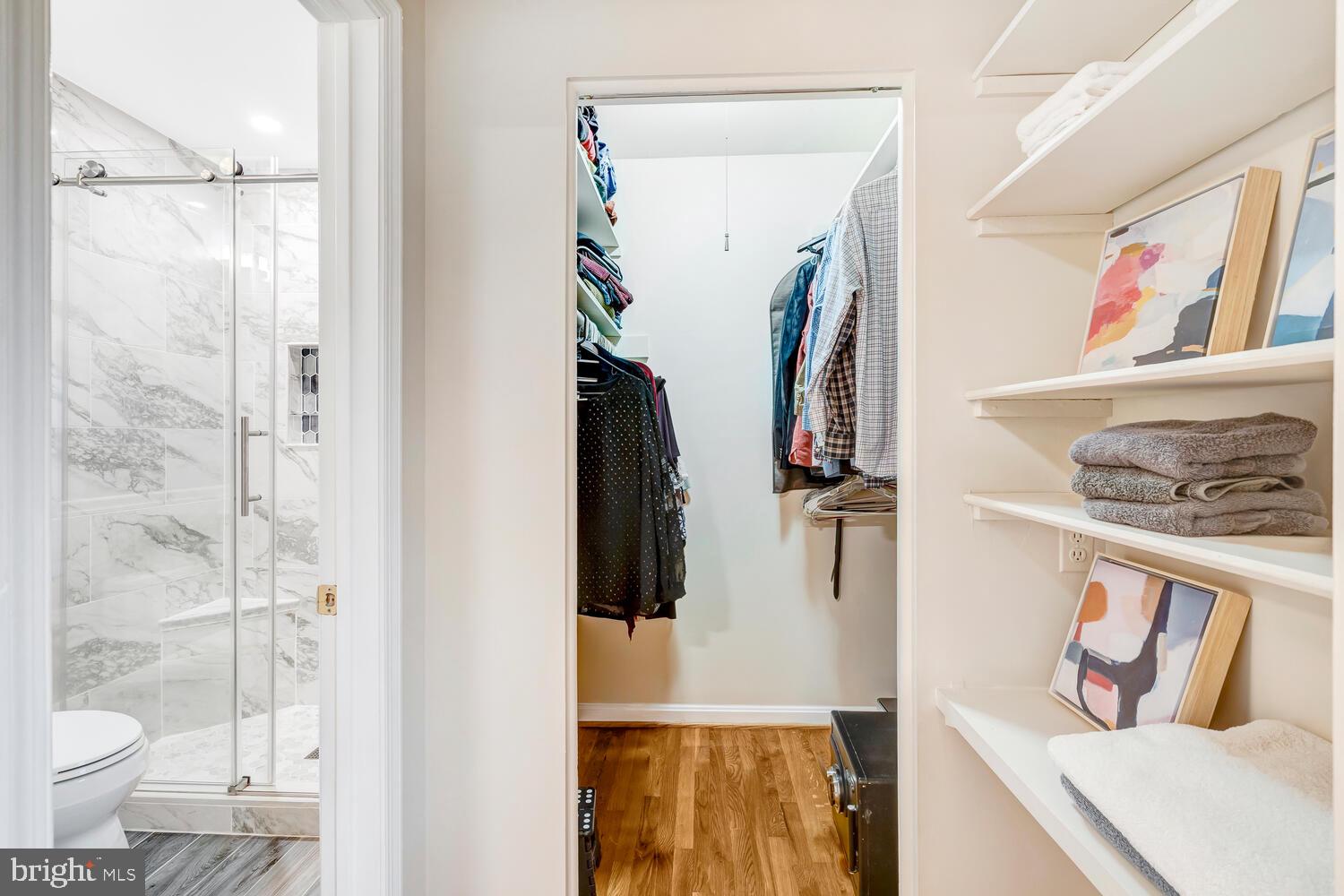 MANOR LAKE - Residential