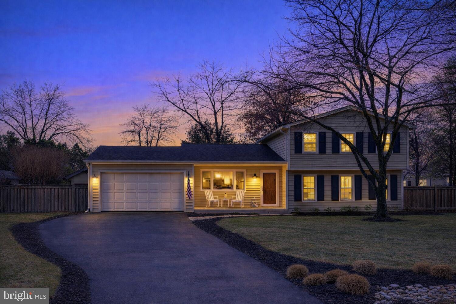 MANOR LAKE - Residential