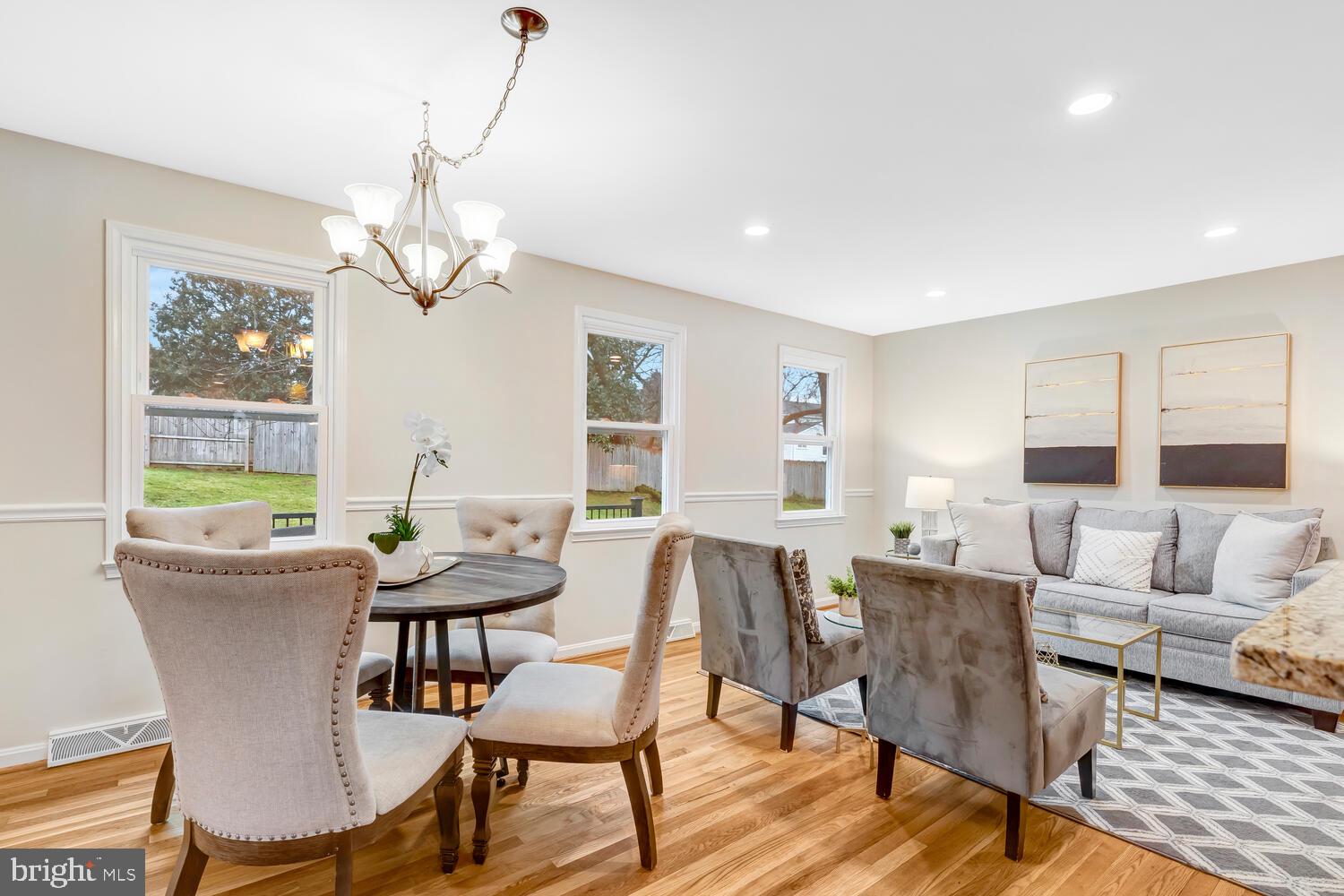 MANOR LAKE - Residential