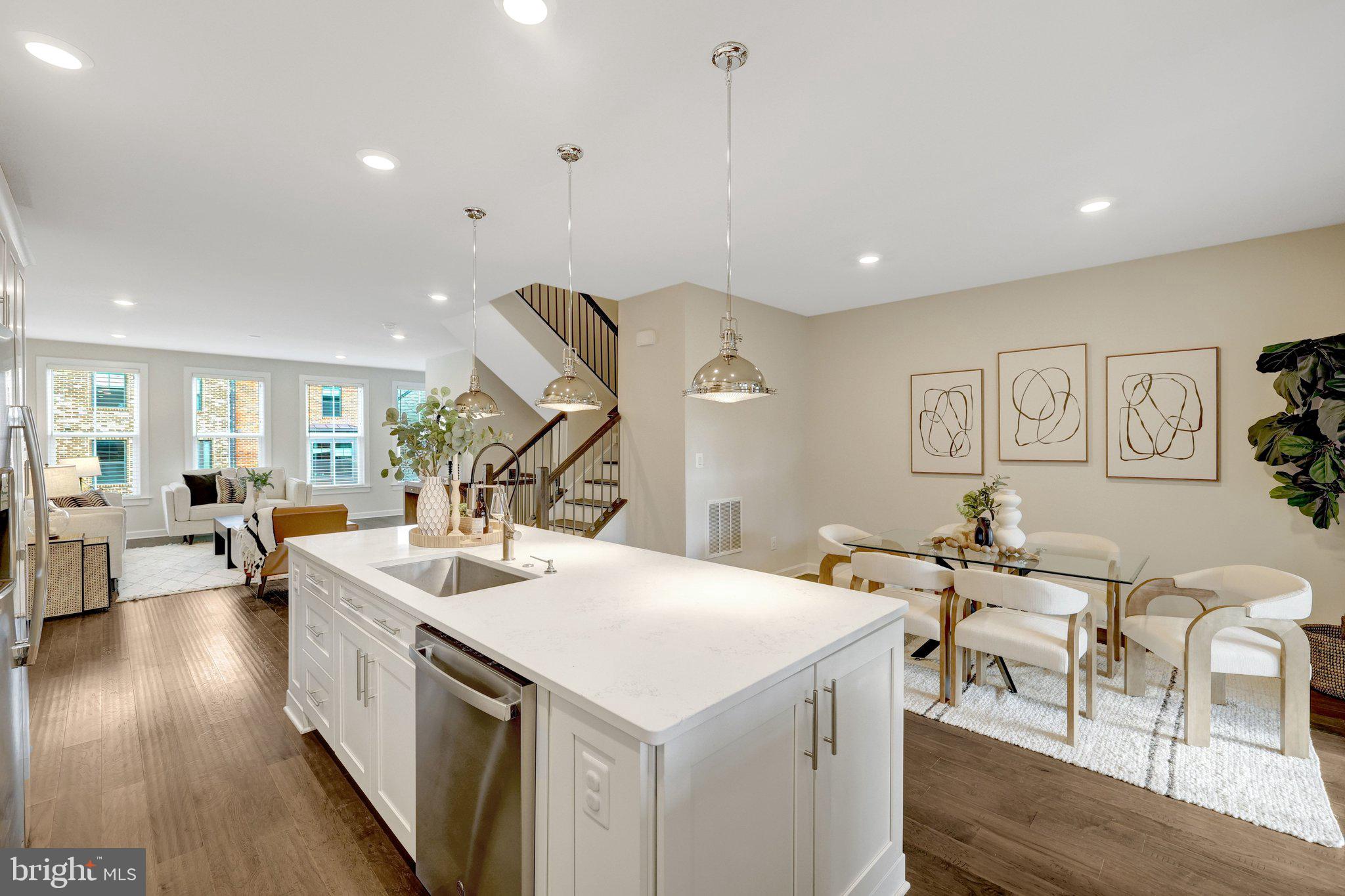 METRO ROW - Residential