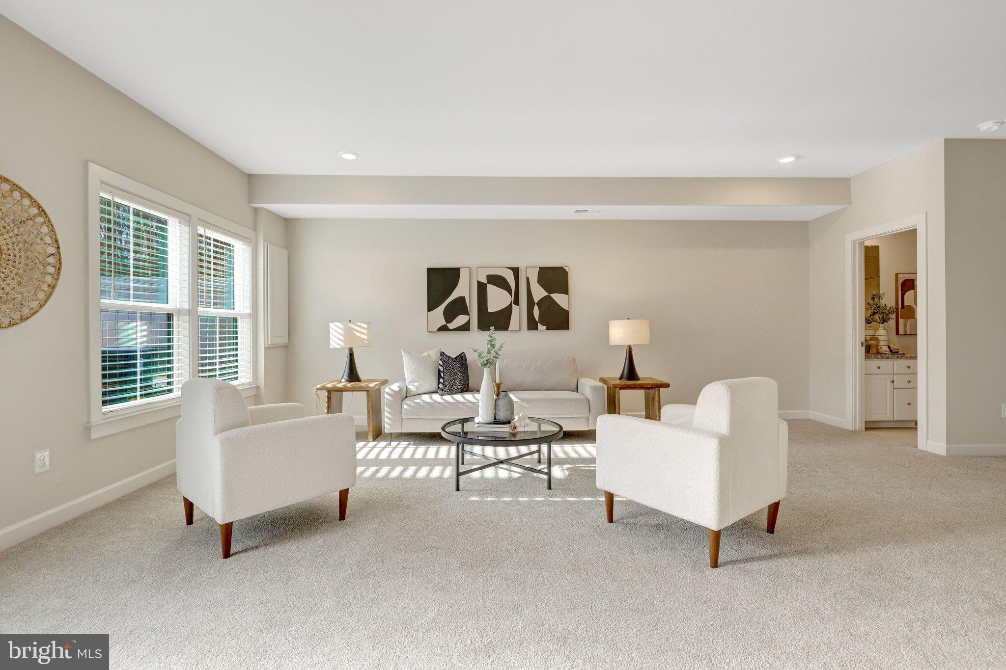 METRO ROW - Residential