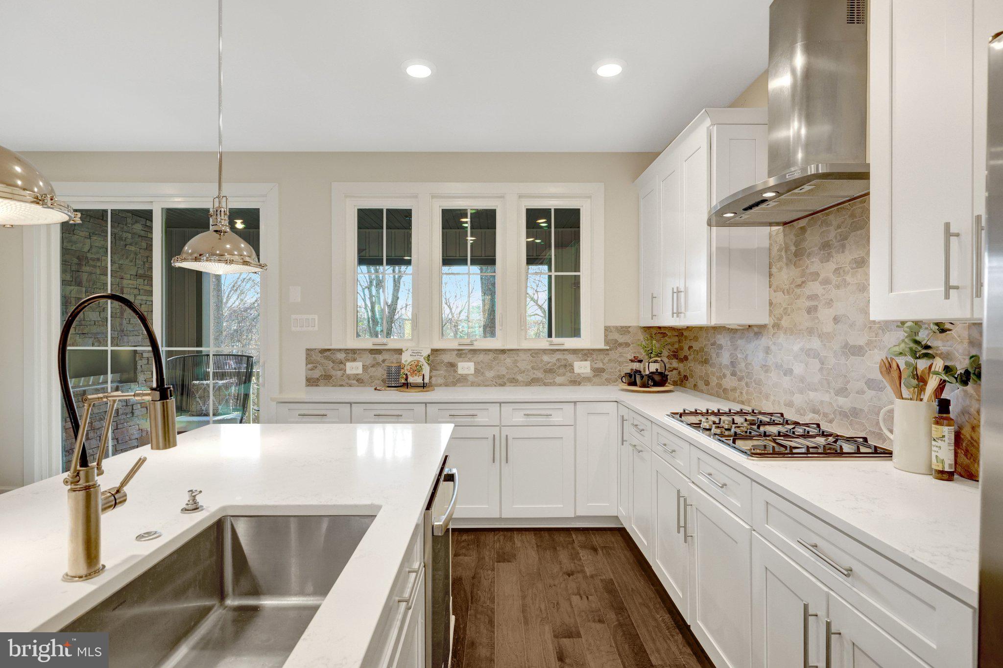 METRO ROW - Residential