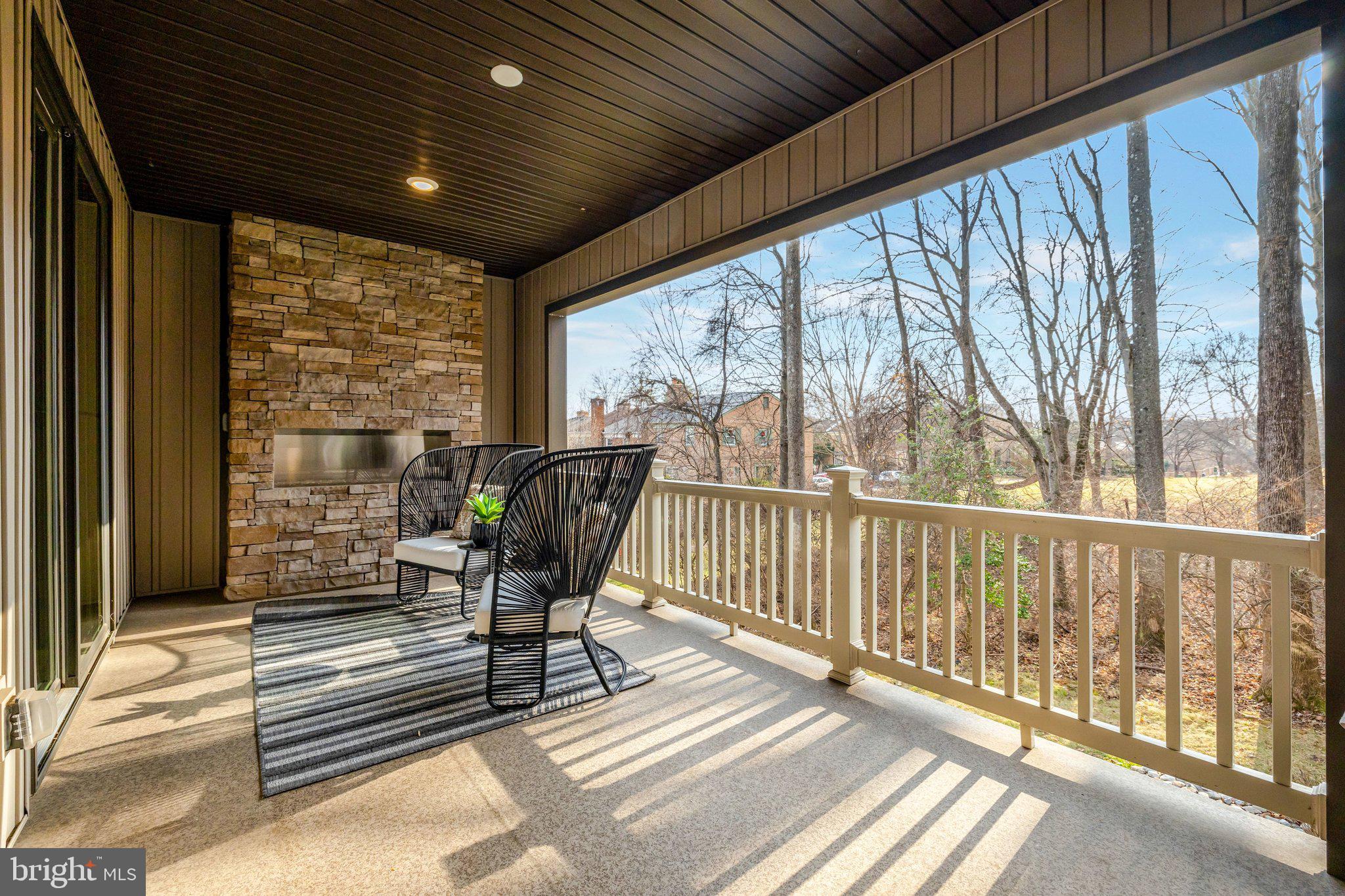 METRO ROW - Residential