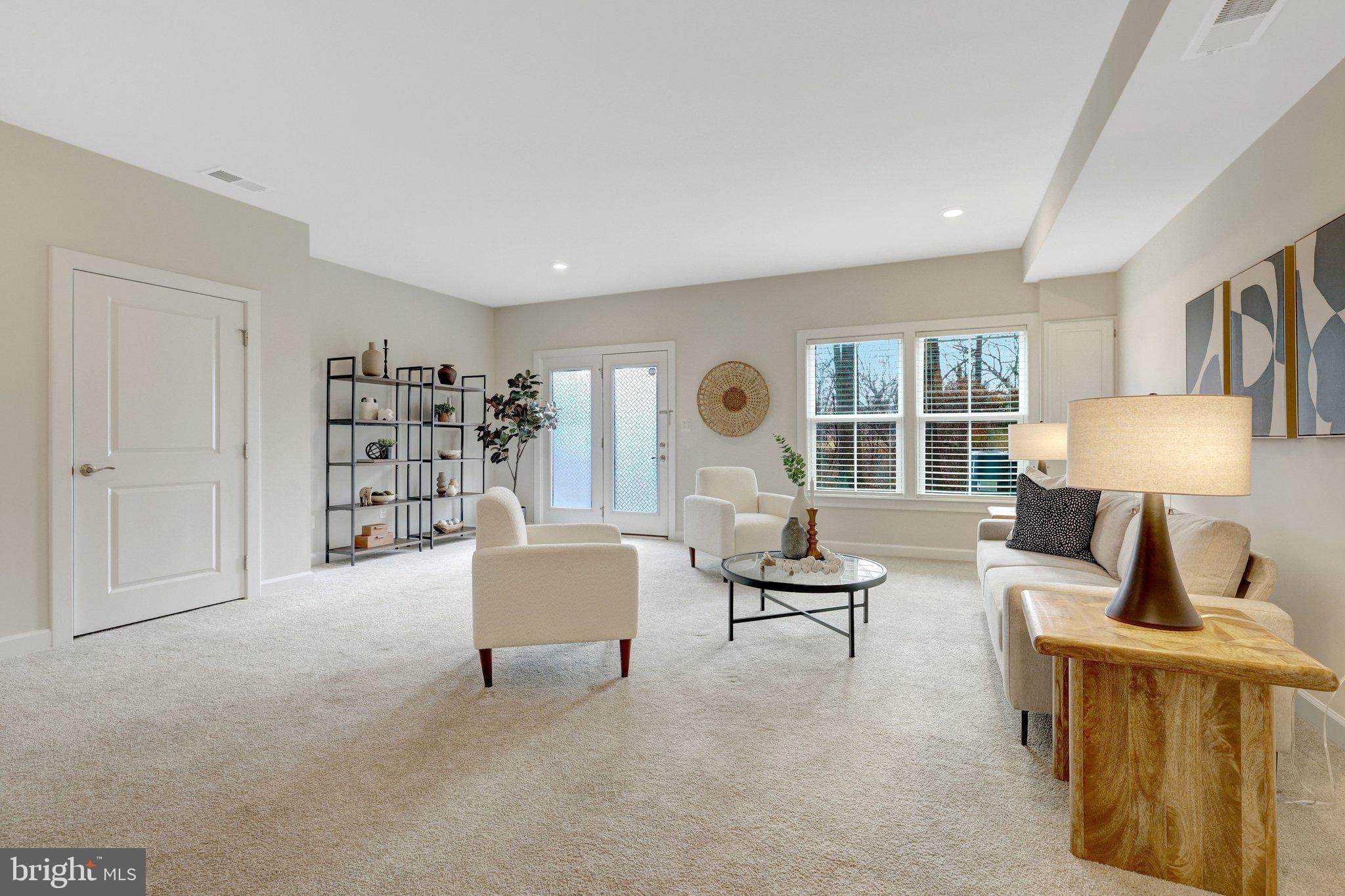 METRO ROW - Residential