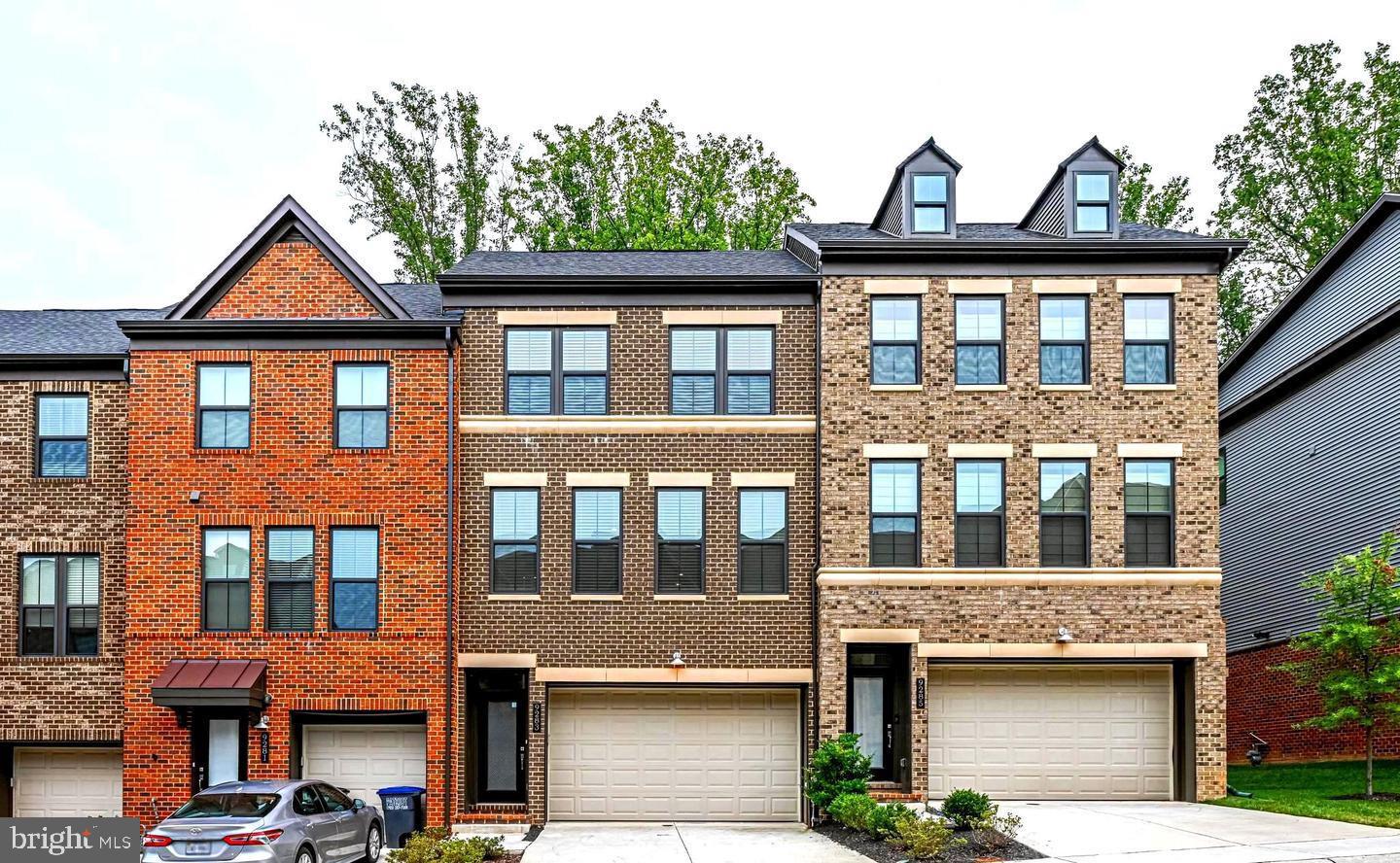 METRO ROW - Residential