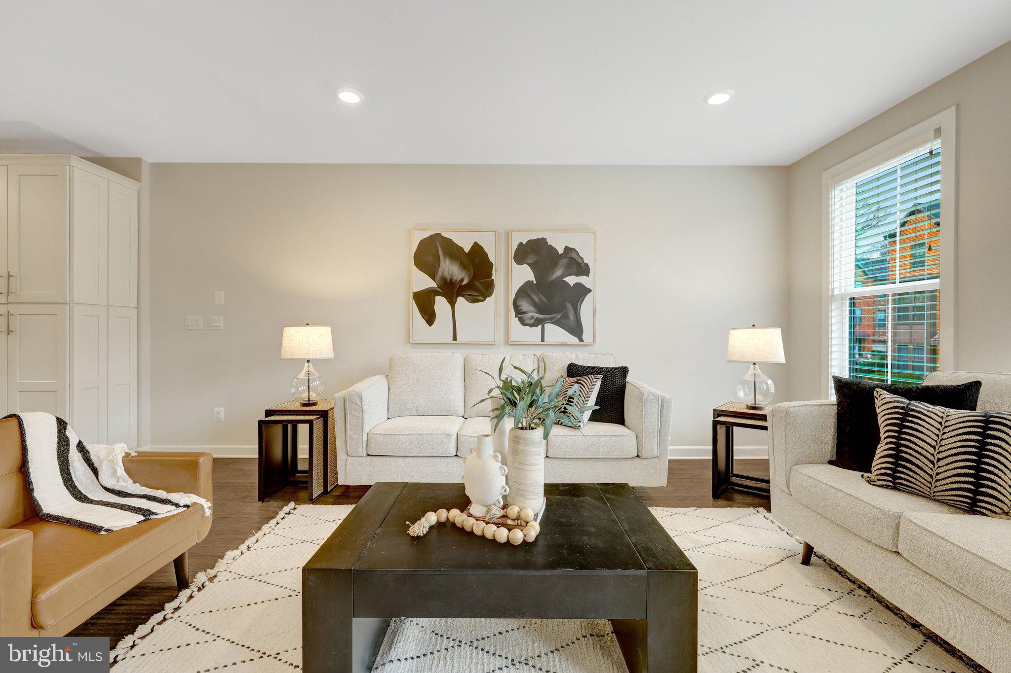 METRO ROW - Residential