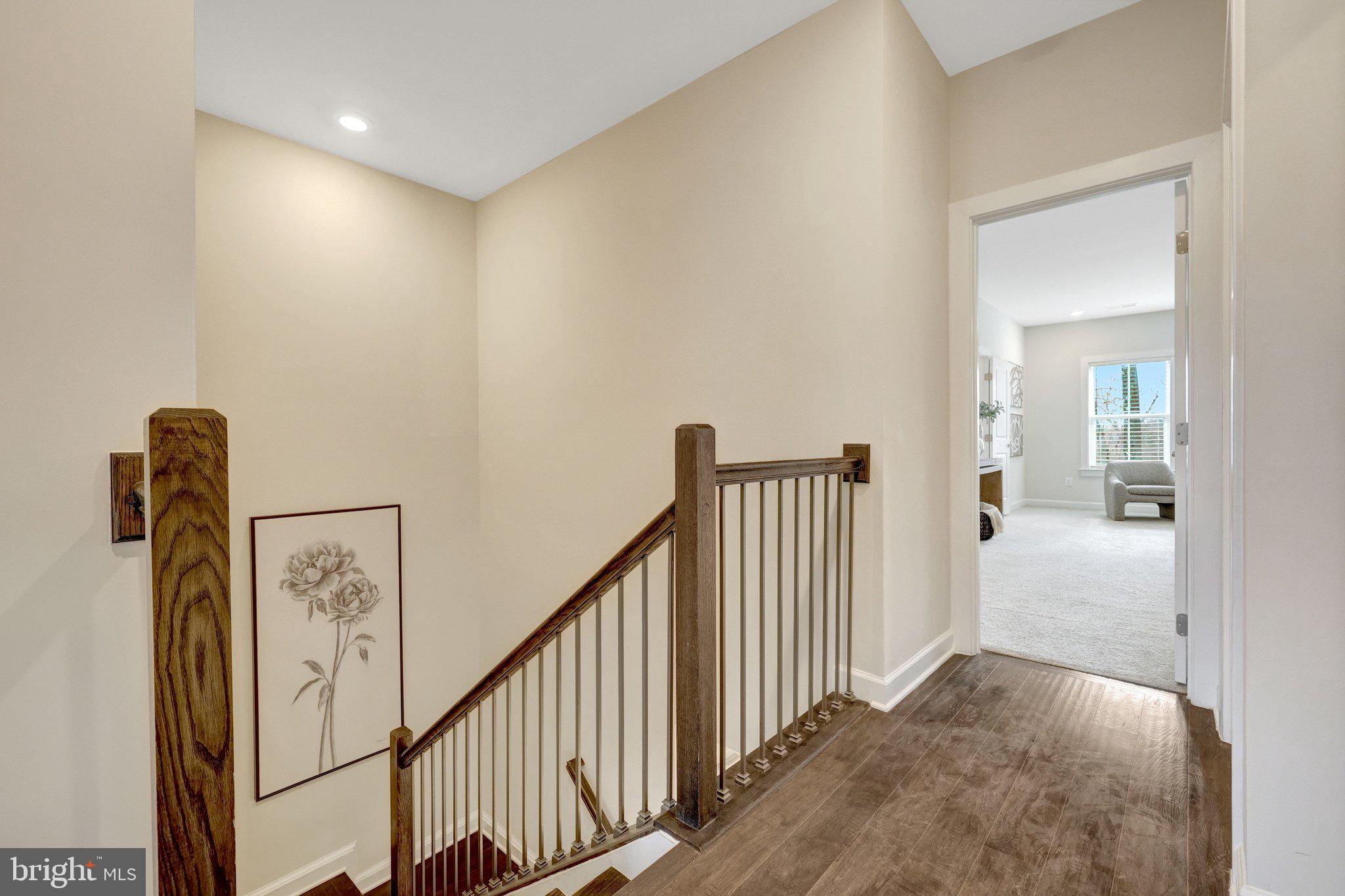 METRO ROW - Residential