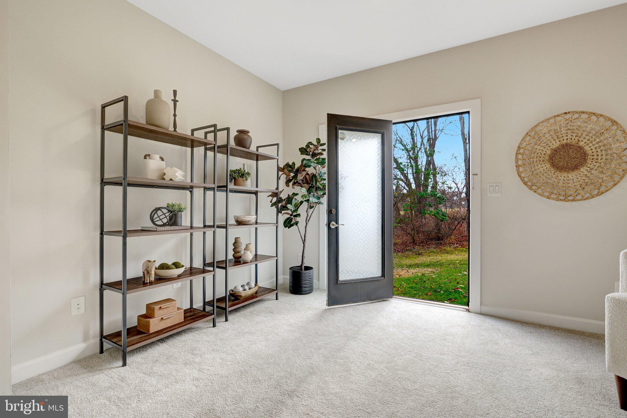 METRO ROW - Residential