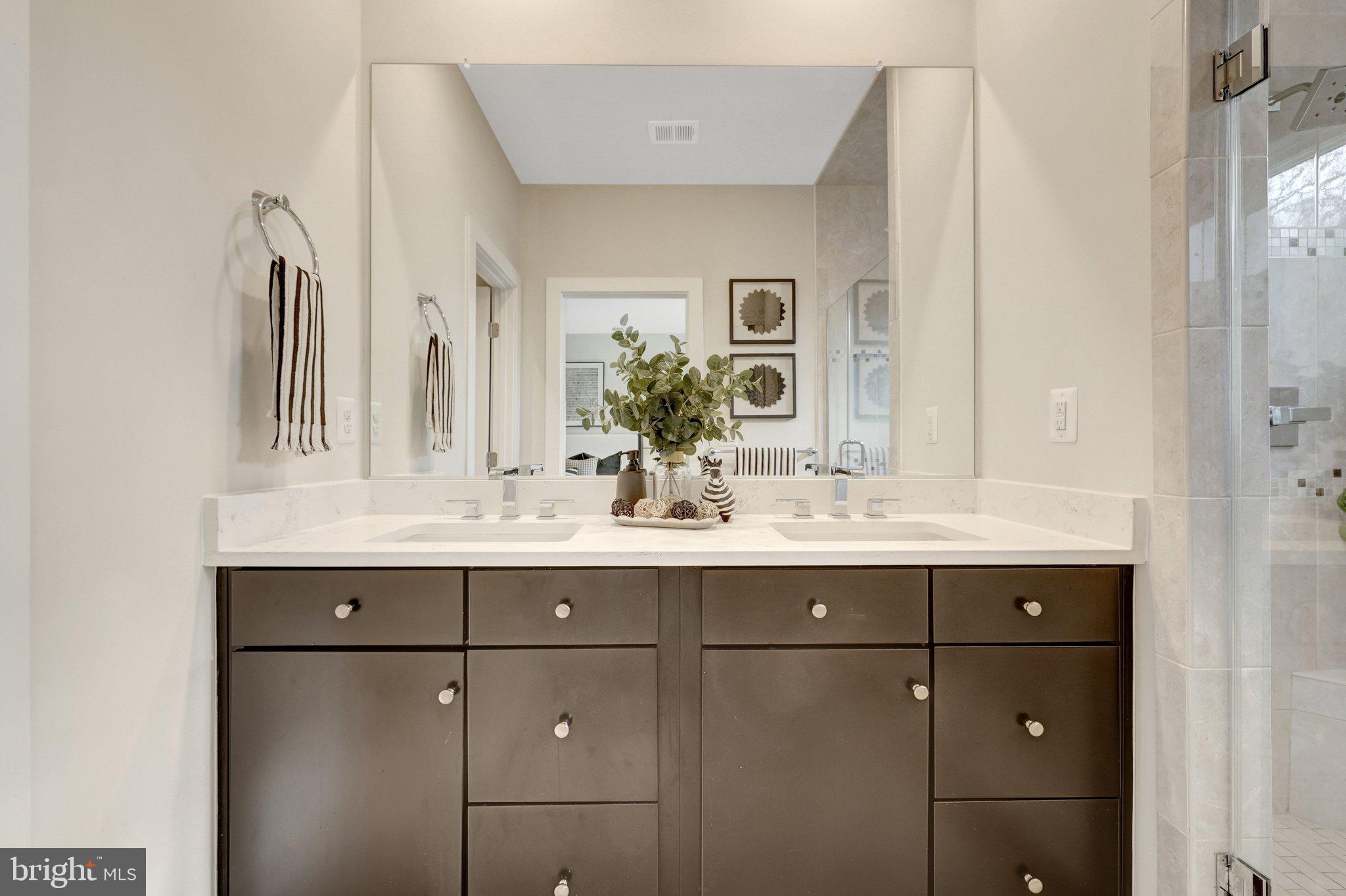 METRO ROW - Residential