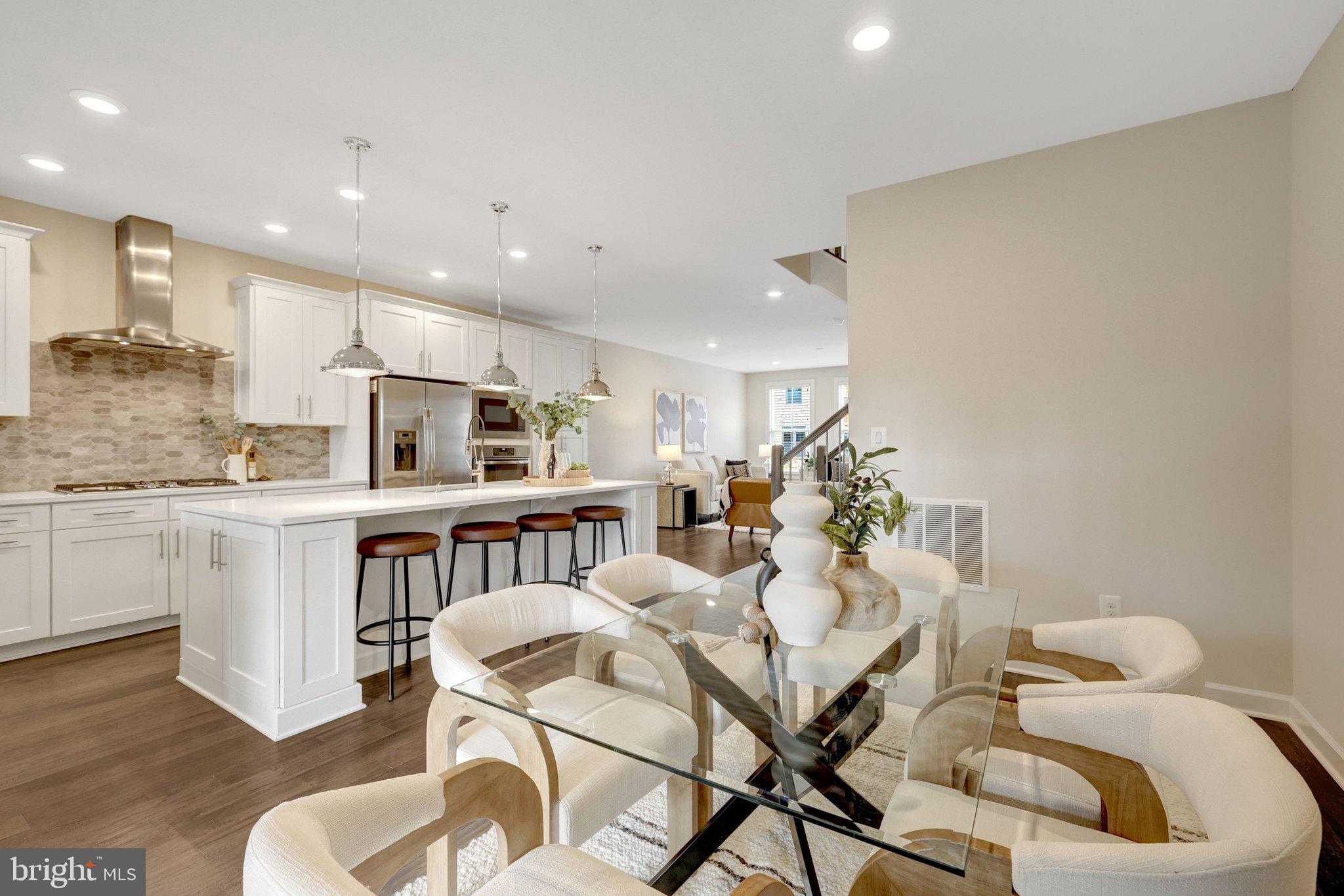 METRO ROW - Residential