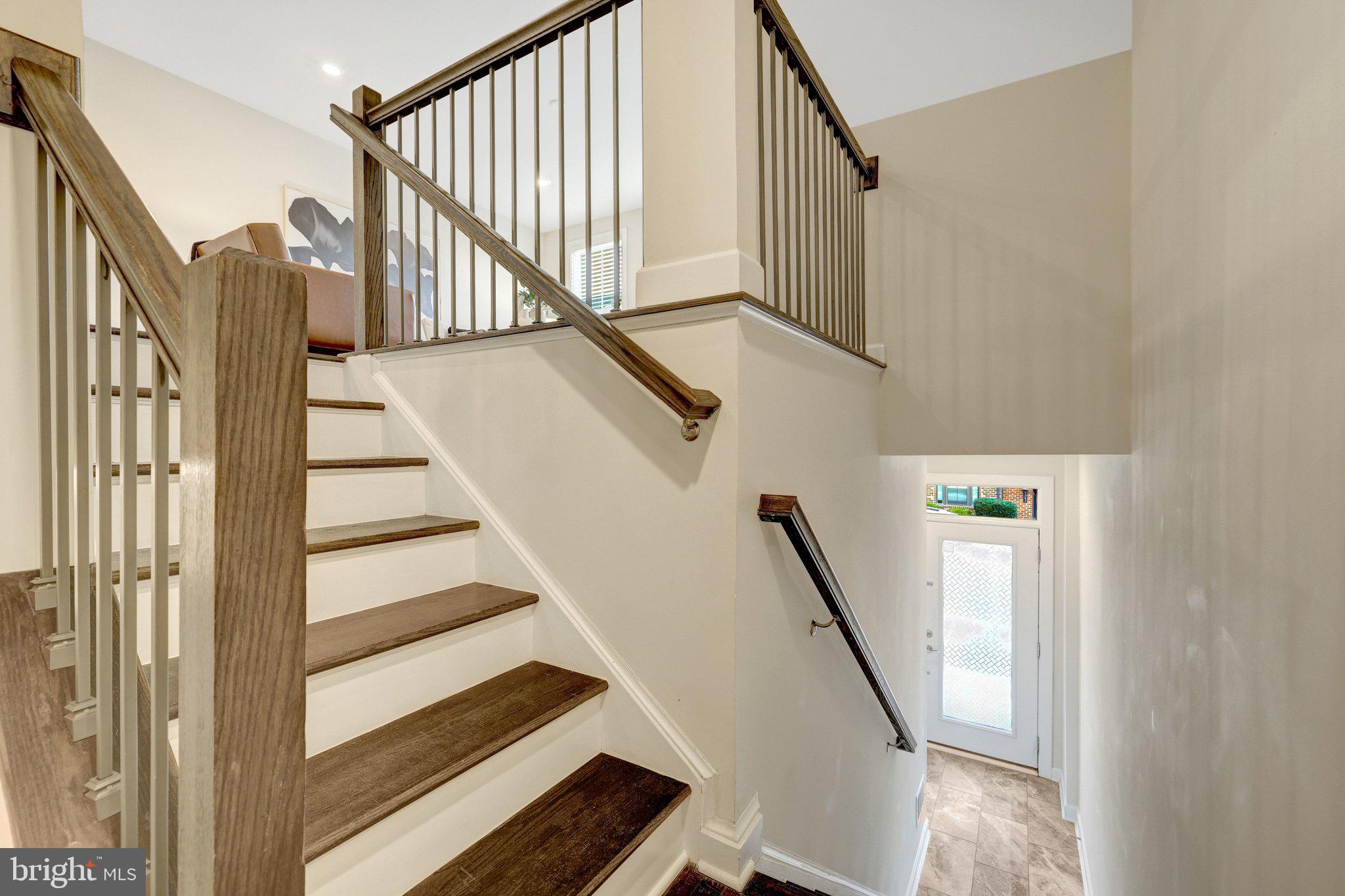 METRO ROW - Residential