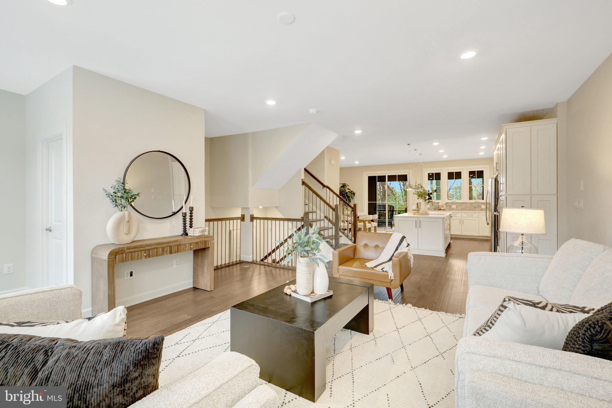 METRO ROW - Residential