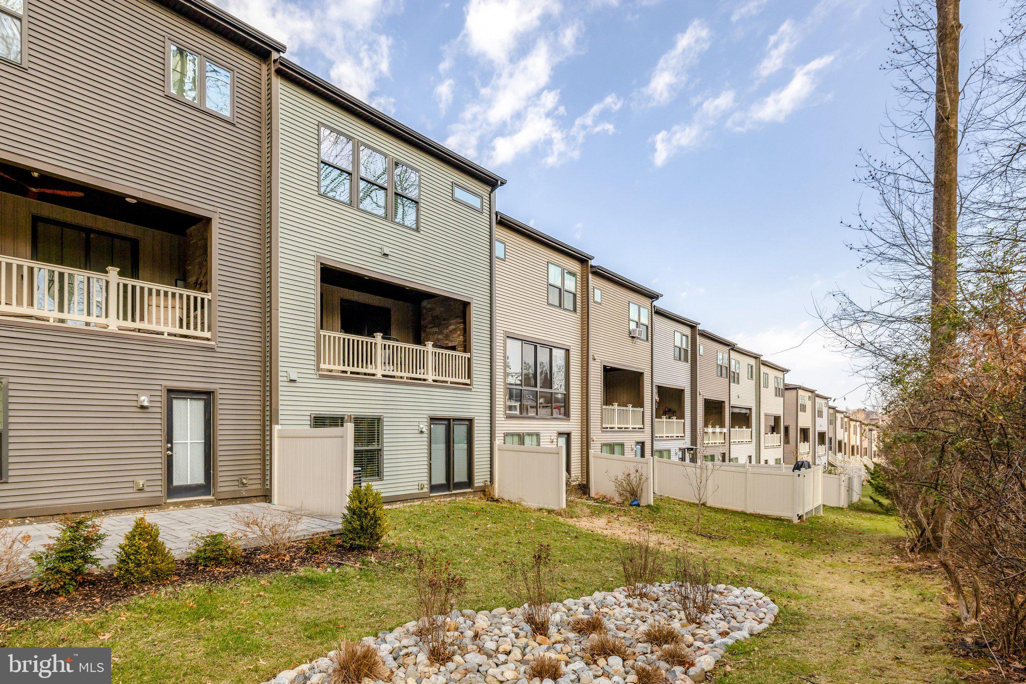 METRO ROW - Residential