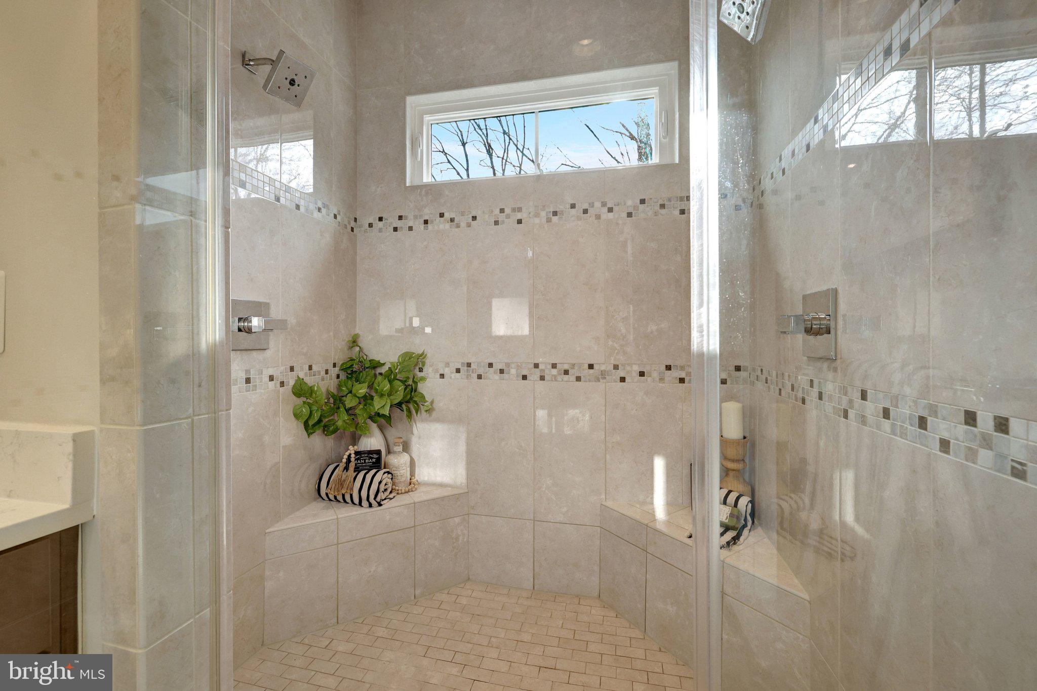 METRO ROW - Residential