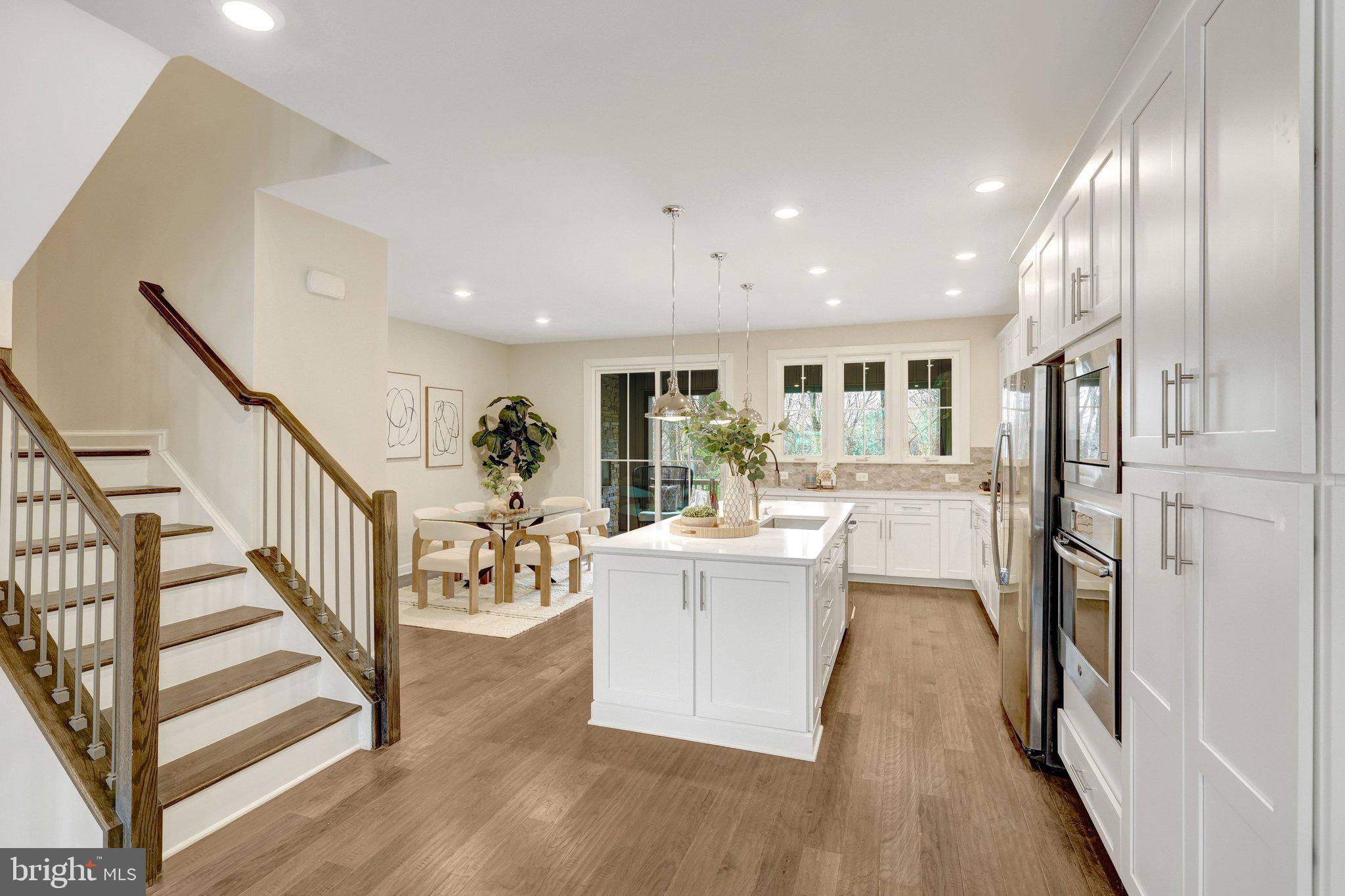 METRO ROW - Residential