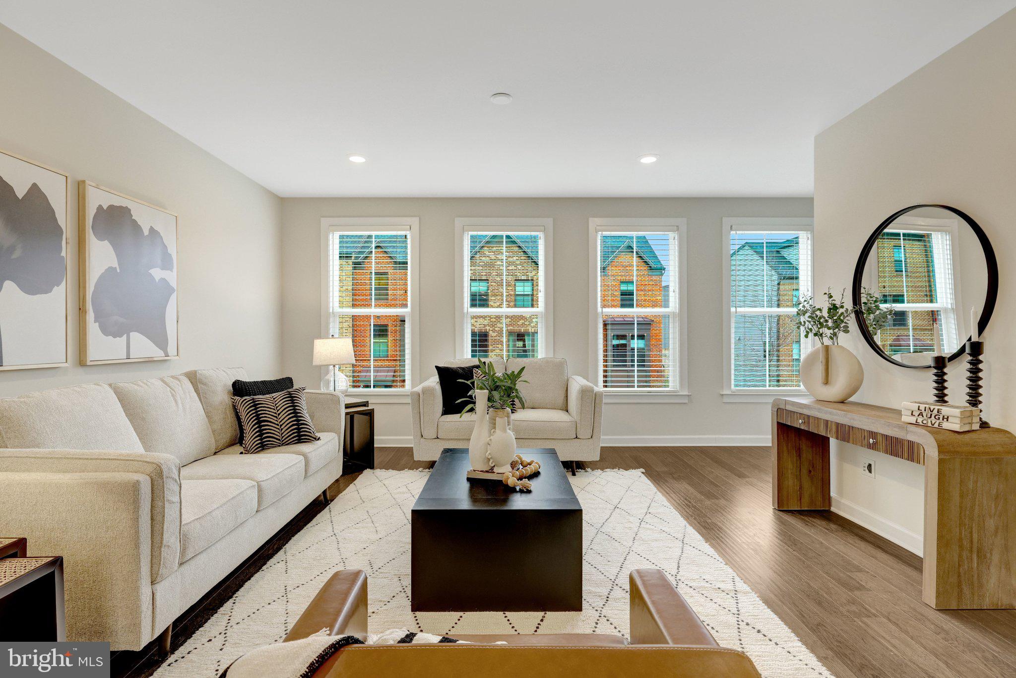 METRO ROW - Residential