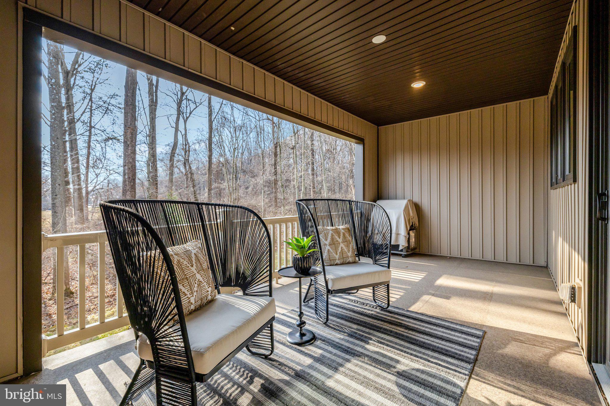 METRO ROW - Residential