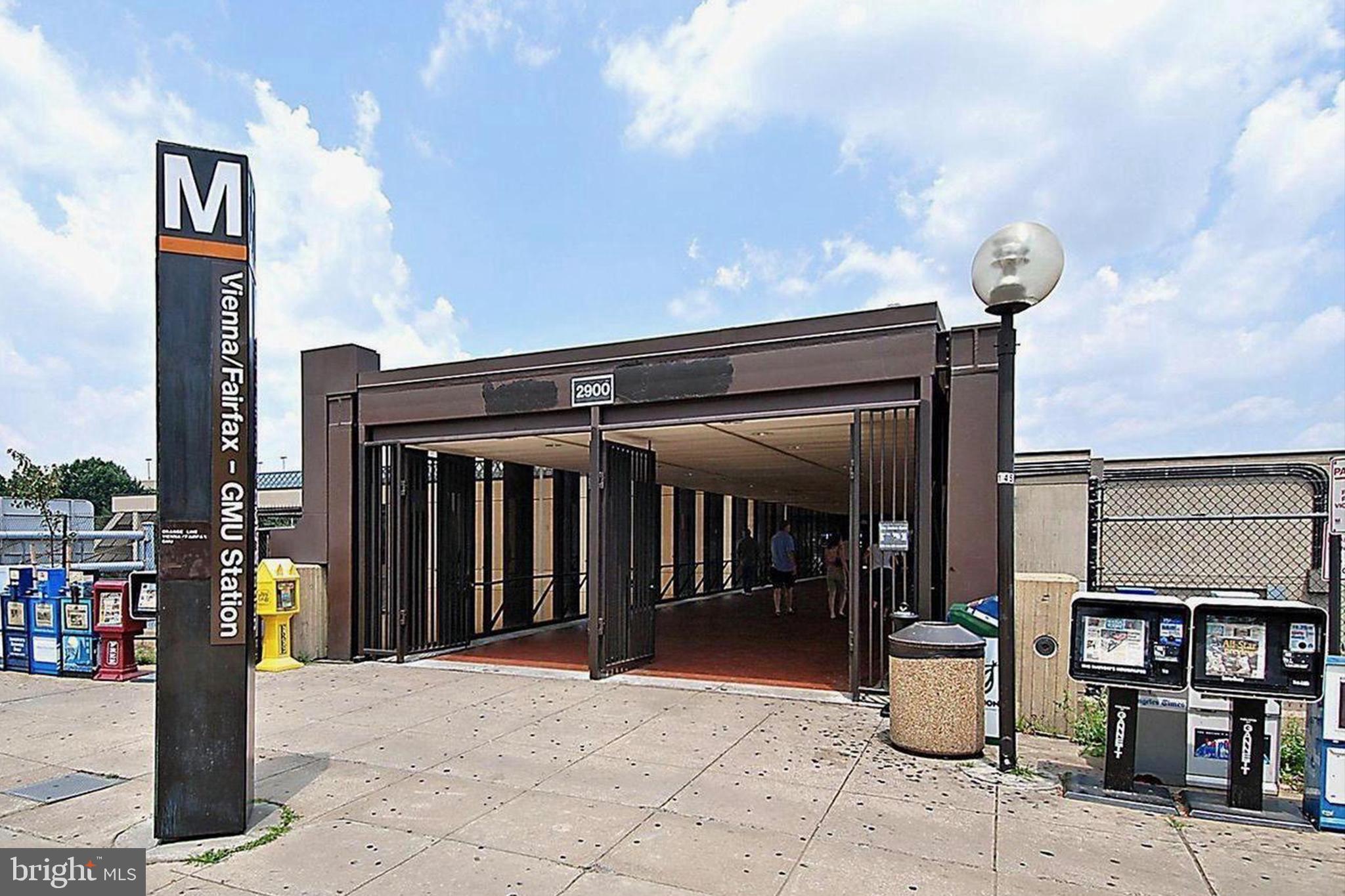 FOUR WINDS AT OAKTON - Residential