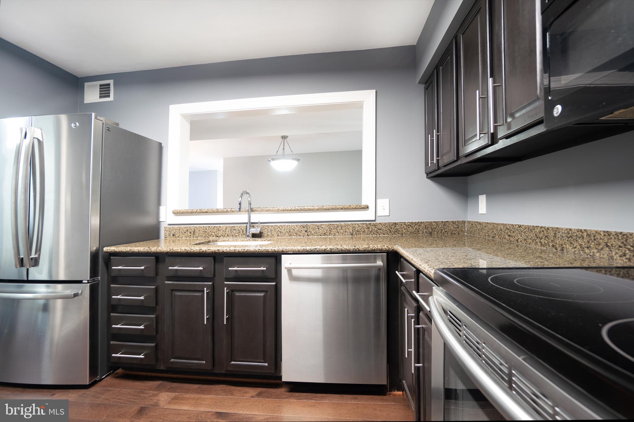 FOUR WINDS AT OAKTON - Residential