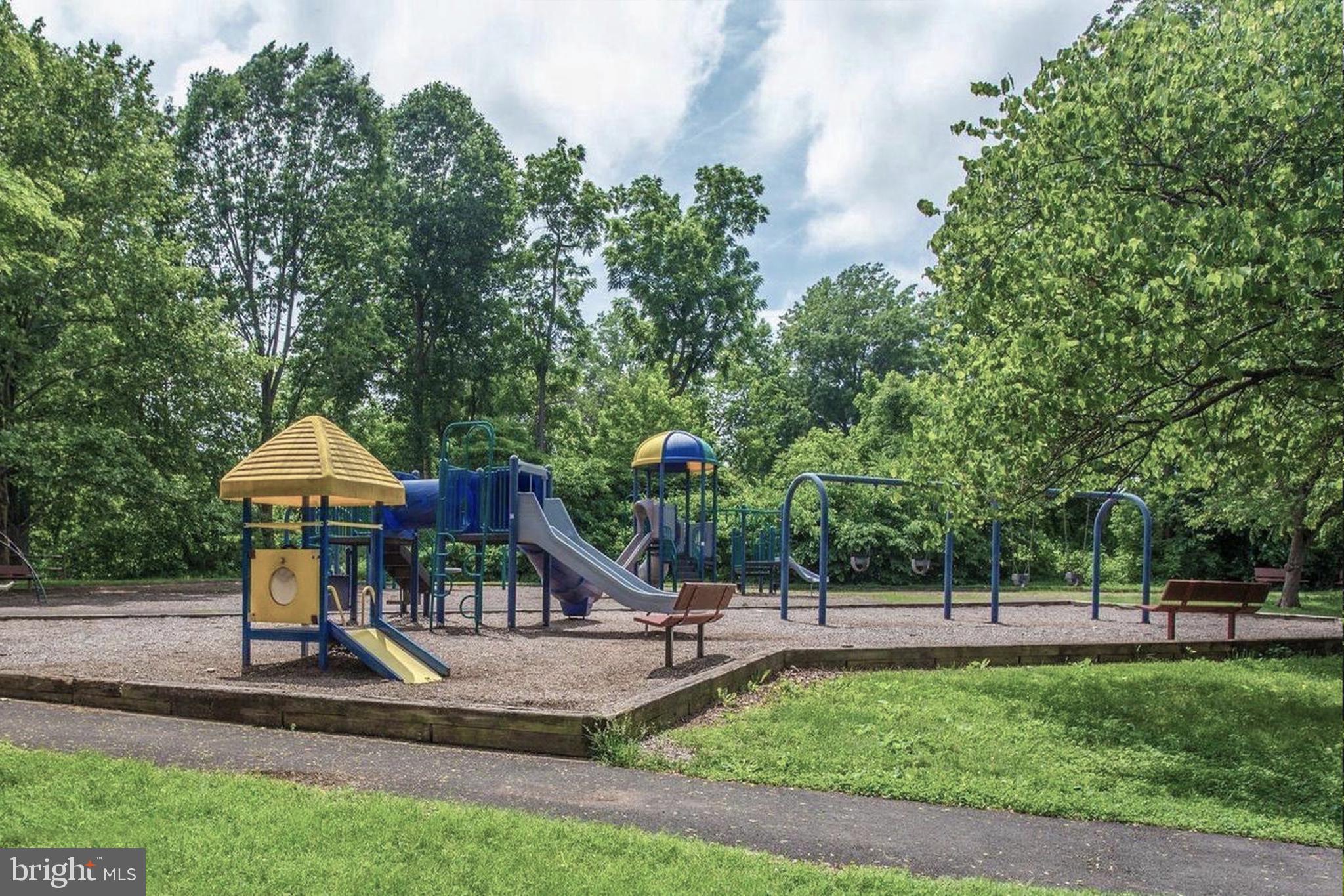 FOUR WINDS AT OAKTON - Residential