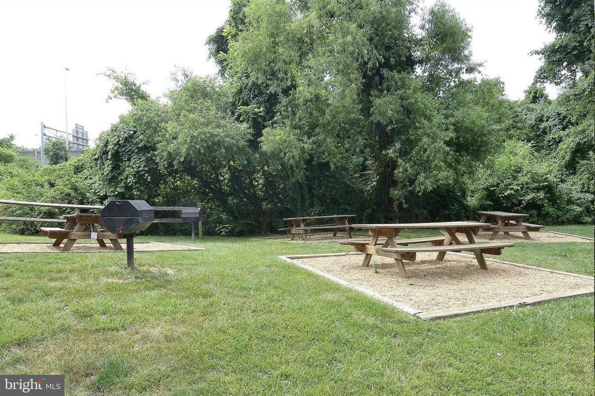 FOUR WINDS AT OAKTON - Residential