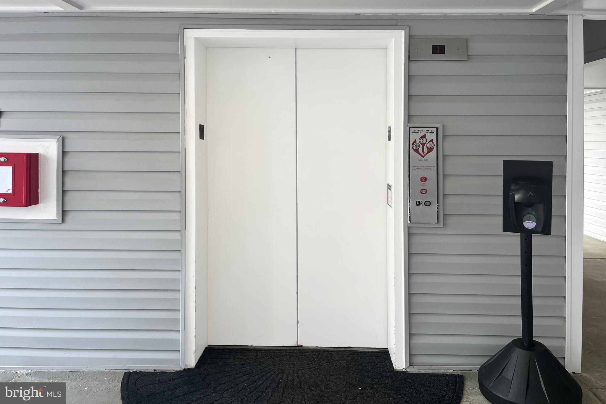 FOUR WINDS AT OAKTON - Residential