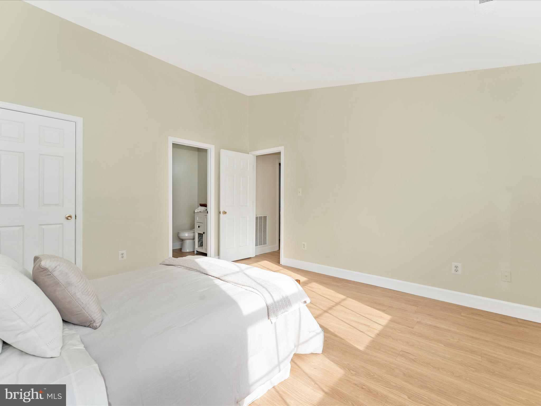 LAKETREE - Residential