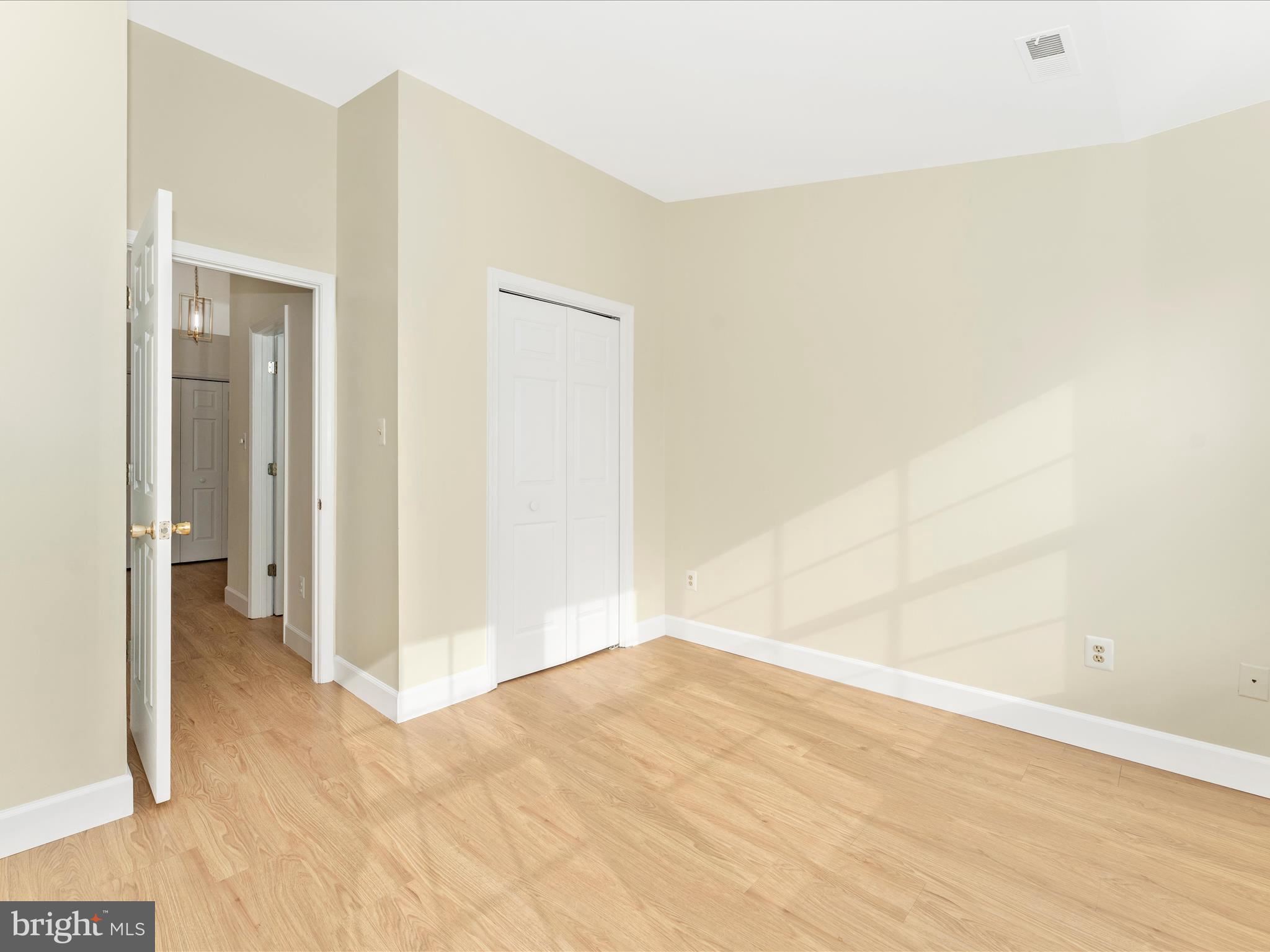 LAKETREE - Residential