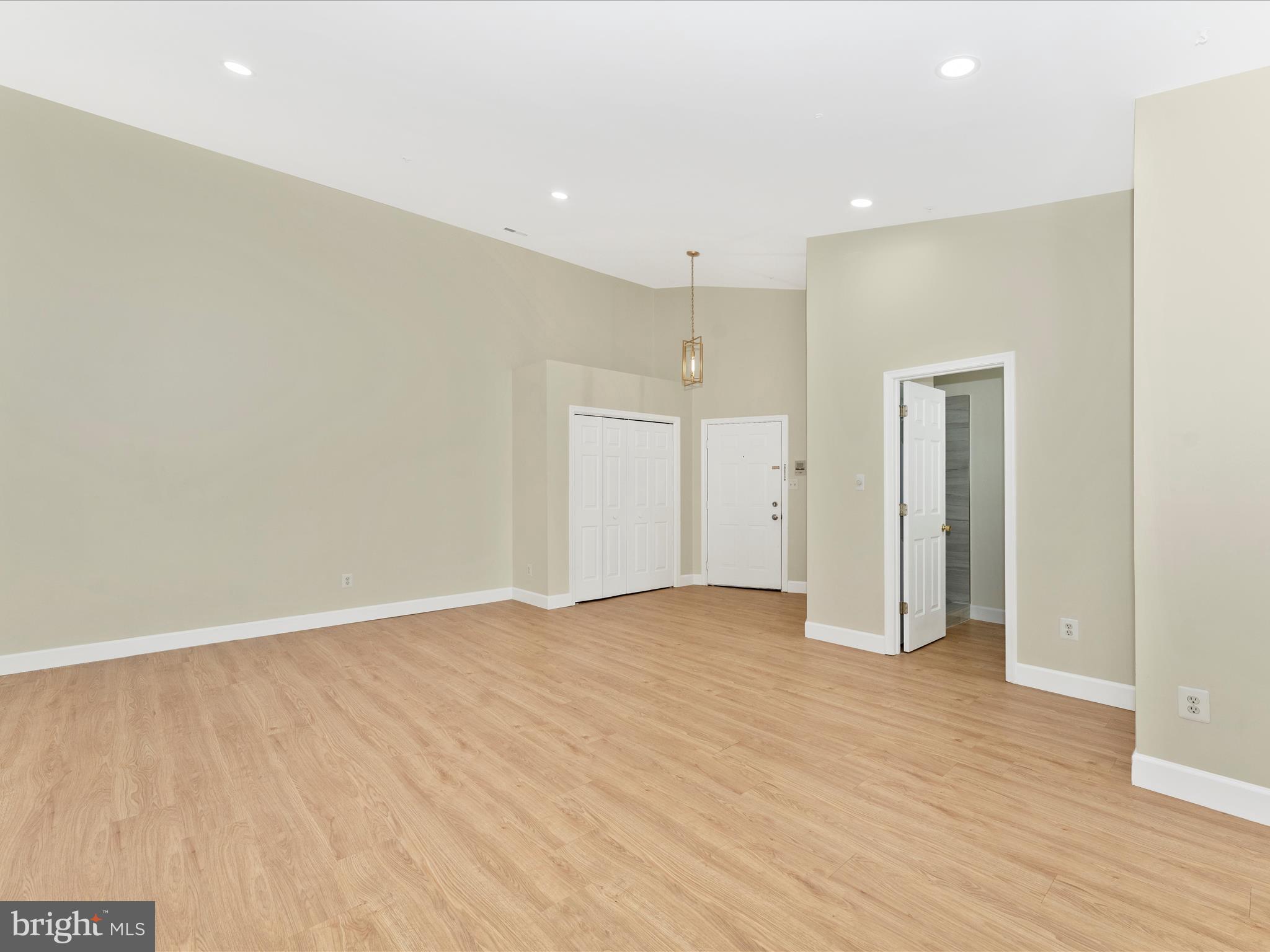 LAKETREE - Residential