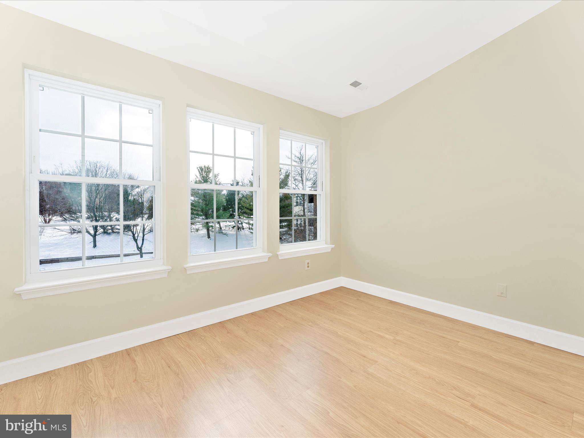 LAKETREE - Residential