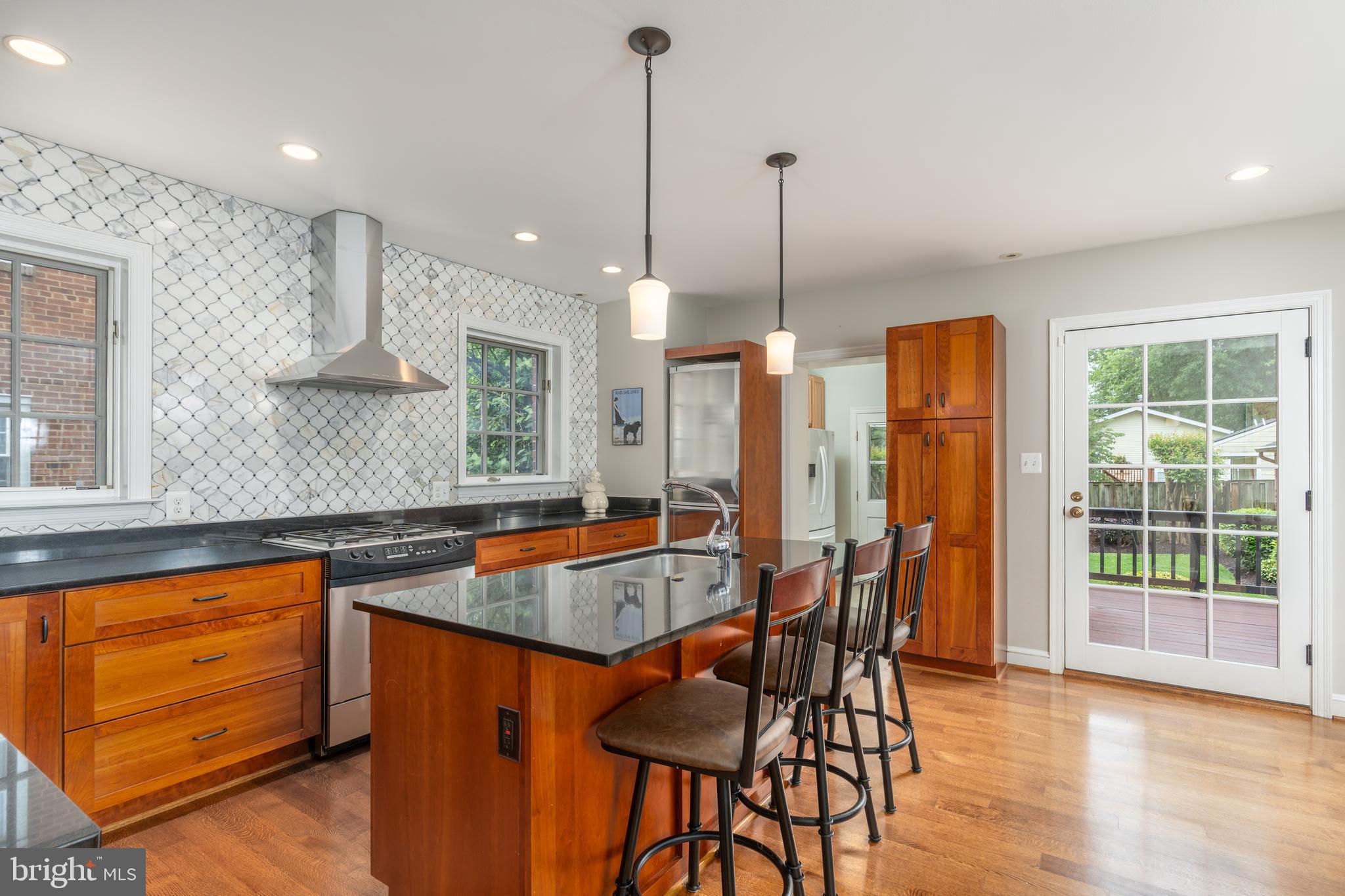 10 W HOWELL AVENUE