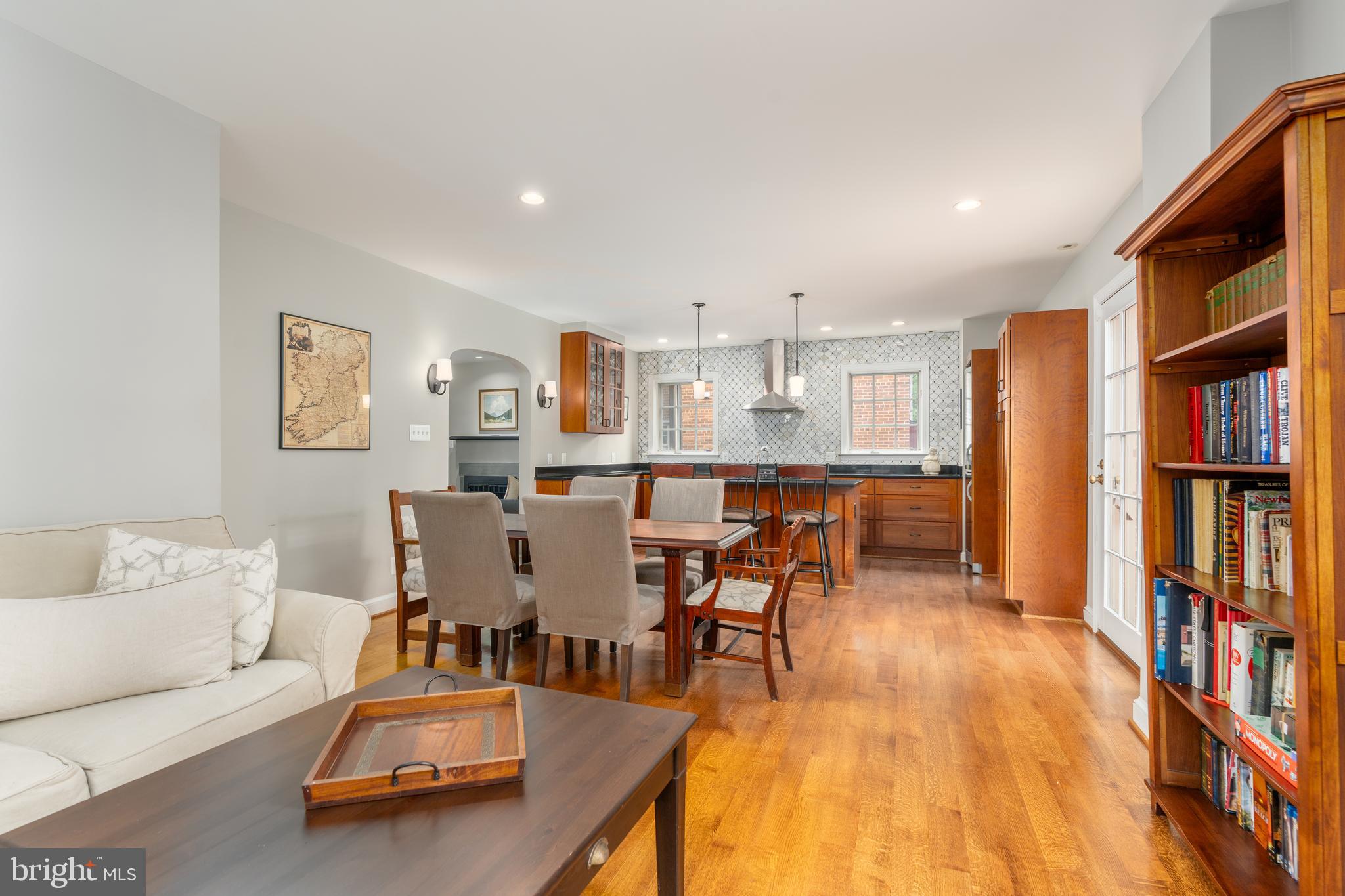10 W HOWELL AVENUE